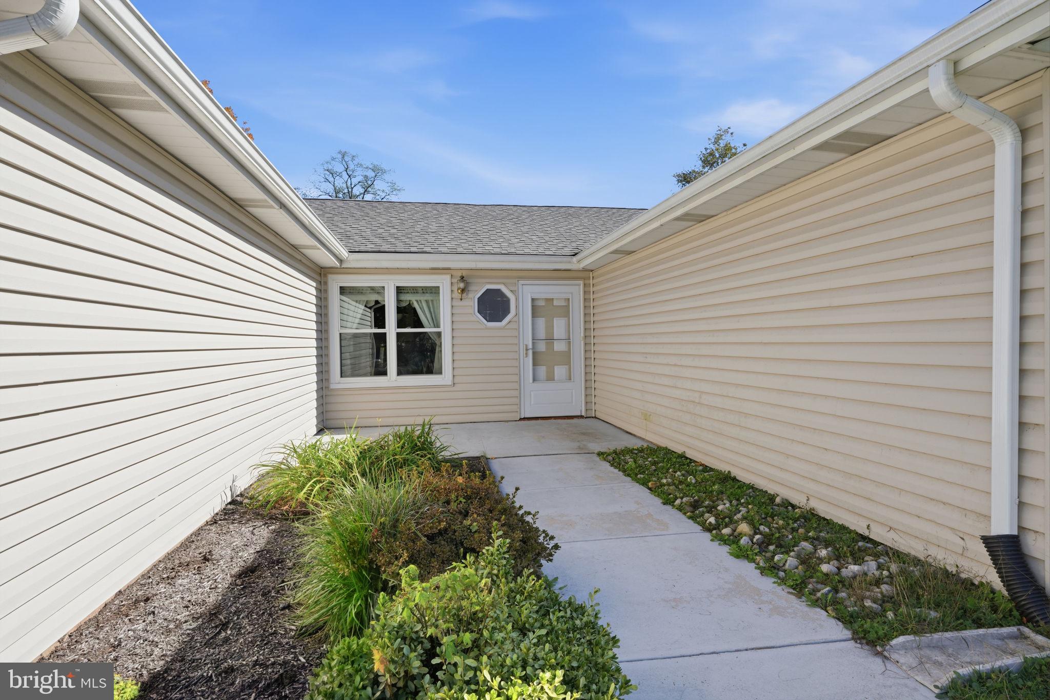 9 S LANCASTER LANE