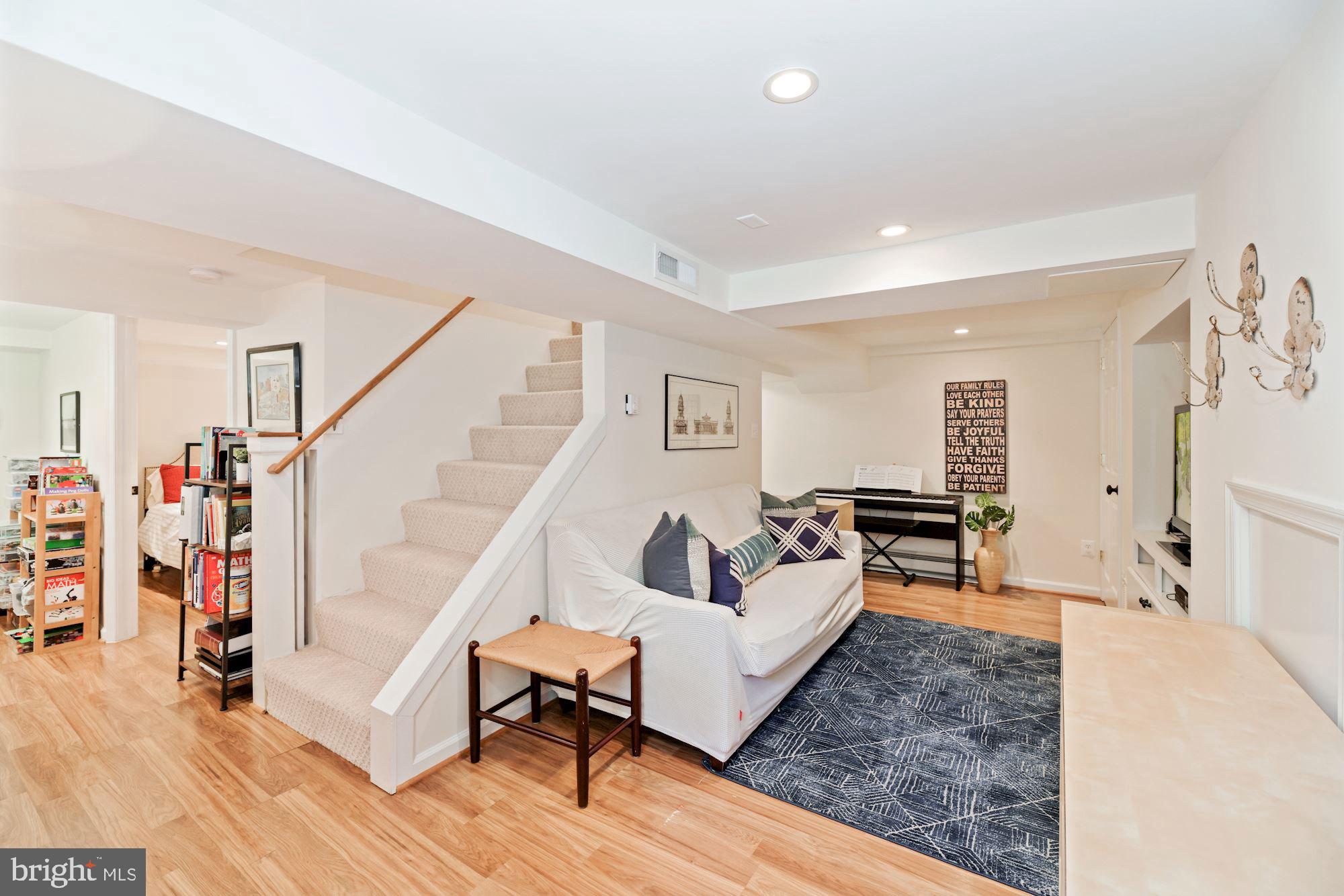 LEE HEIGHTS - Residential