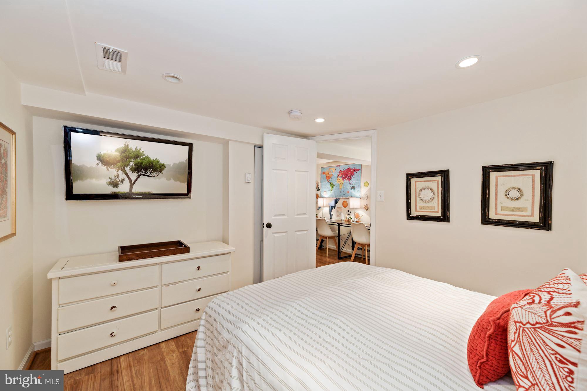 LEE HEIGHTS - Residential