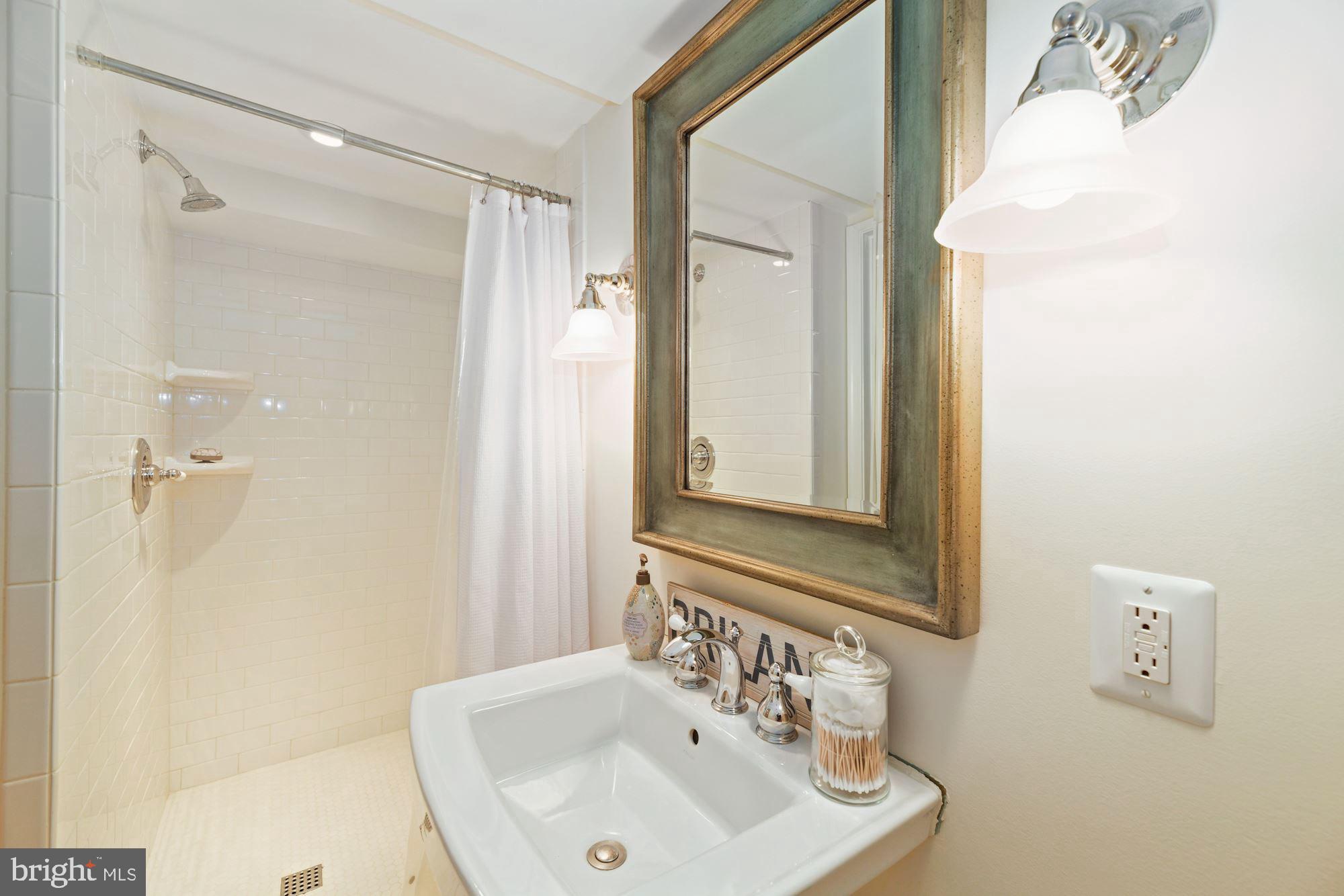 LEE HEIGHTS - Residential