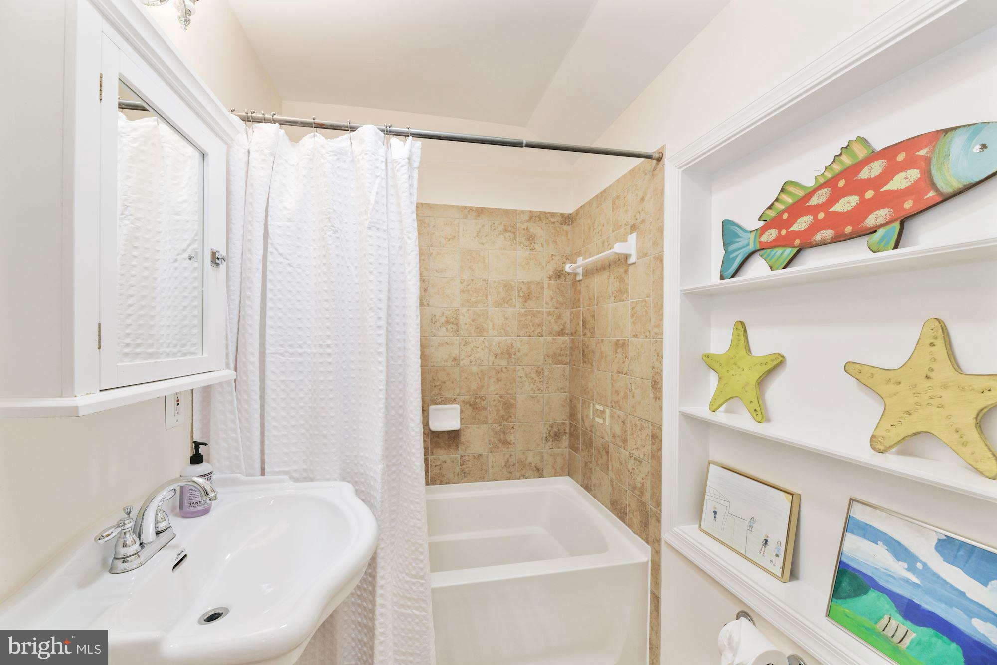 LEE HEIGHTS - Residential