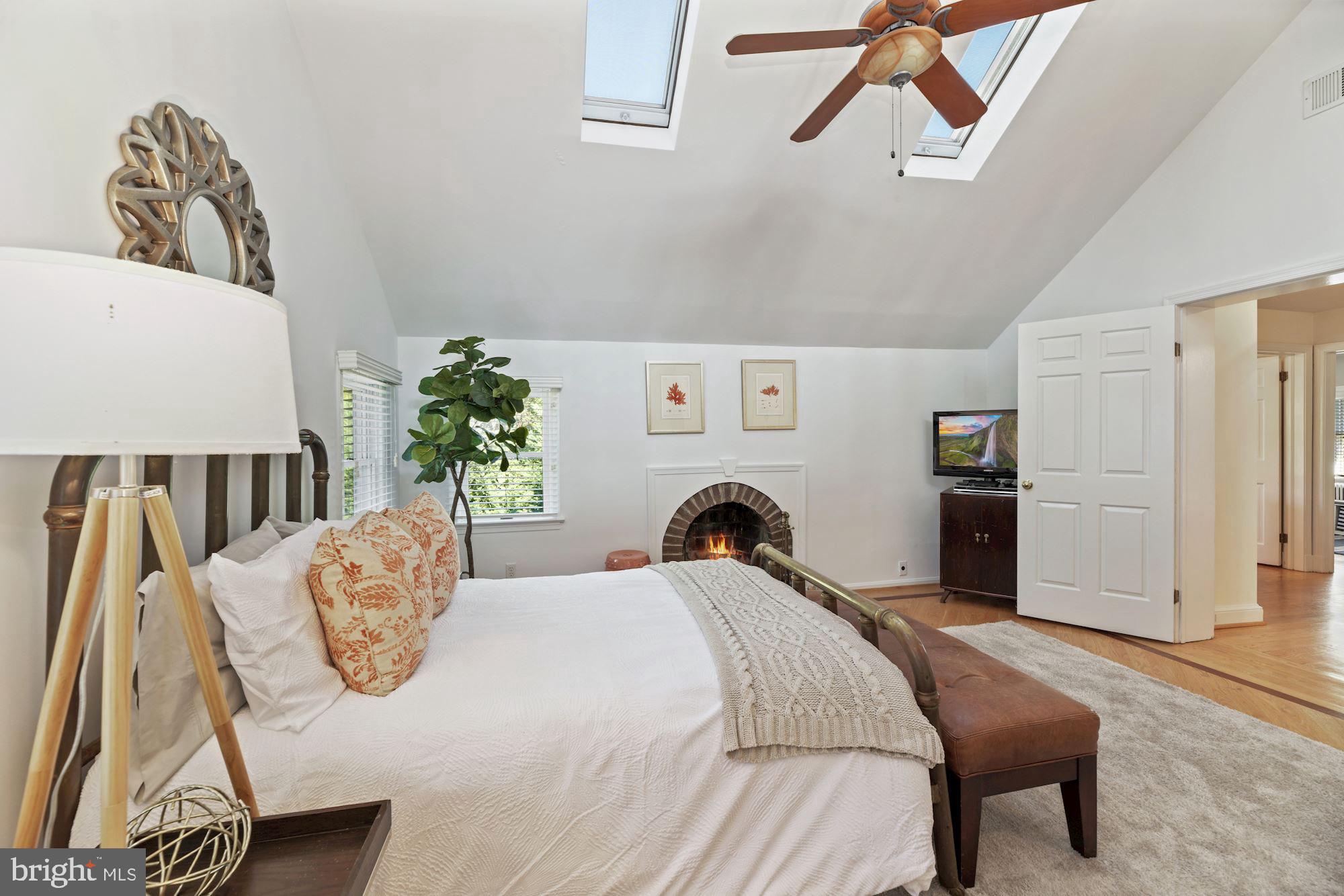 LEE HEIGHTS - Residential