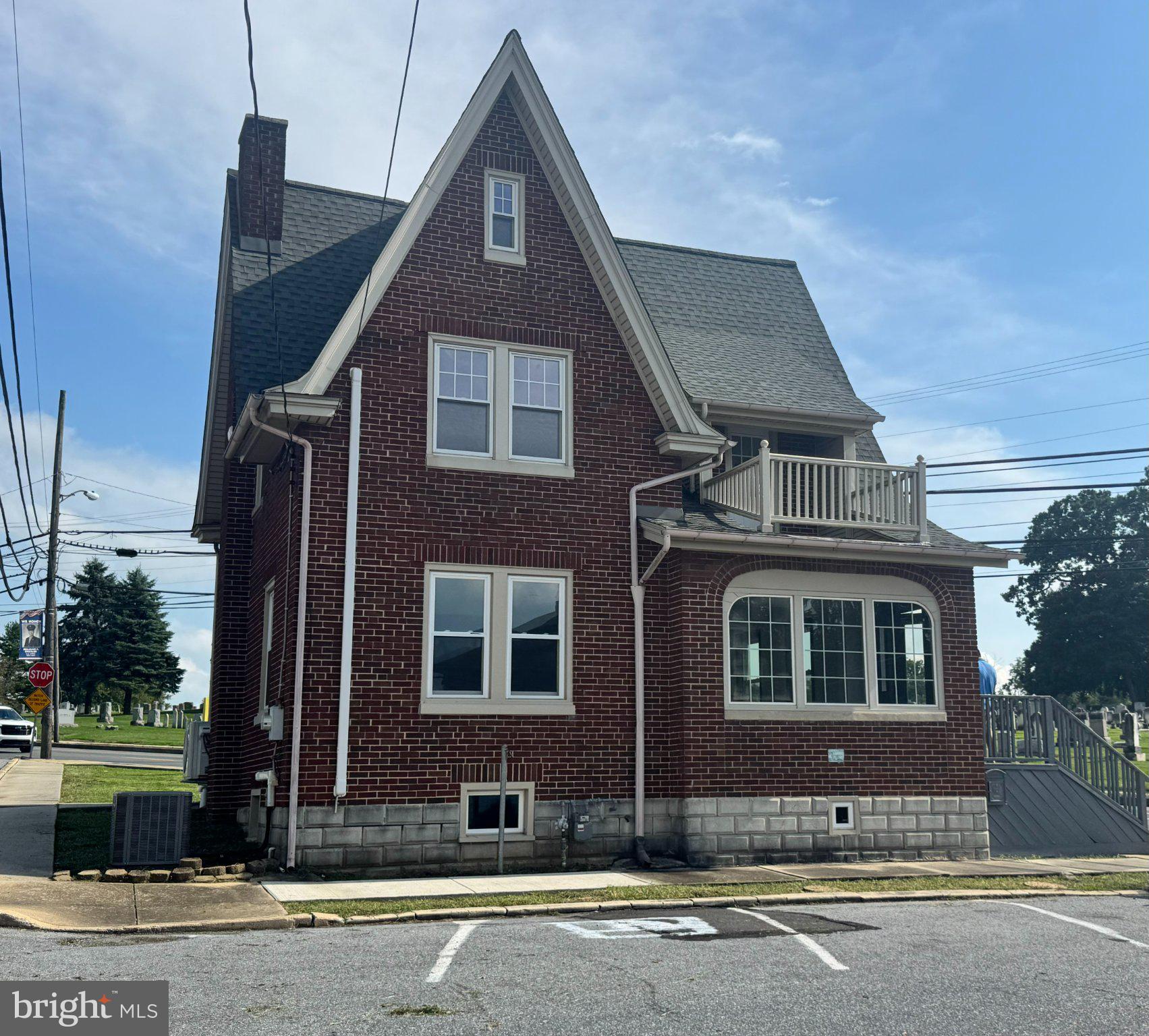 937 S MARKET STREET