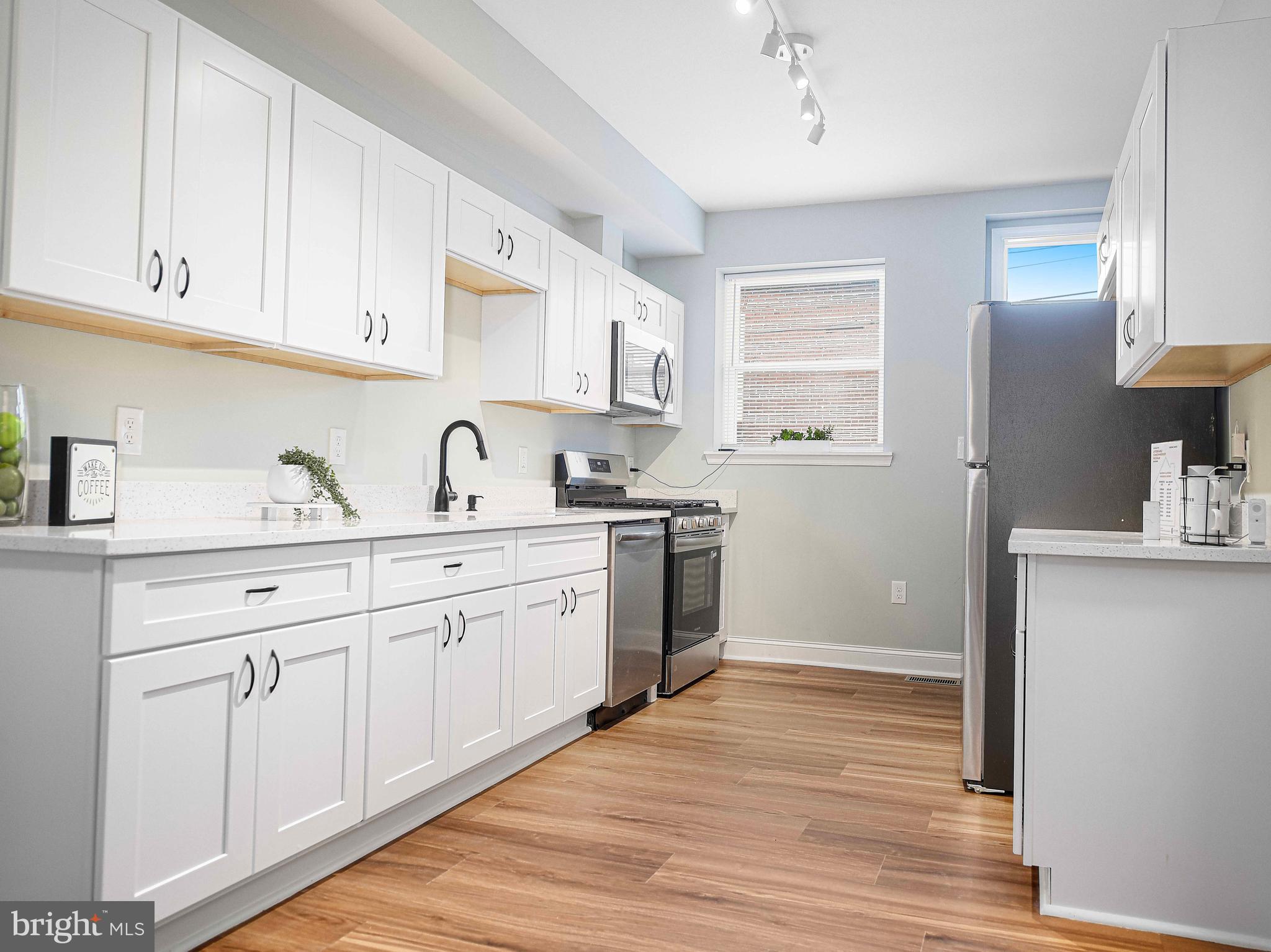 ELLWOOD PARK - Residential