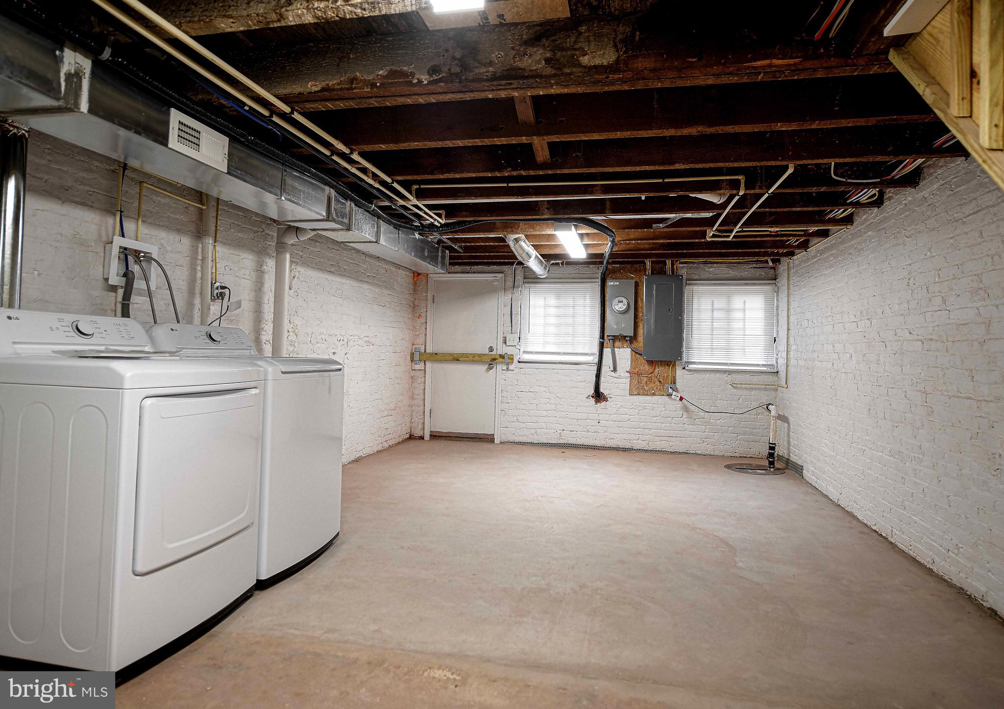 ELLWOOD PARK - Residential