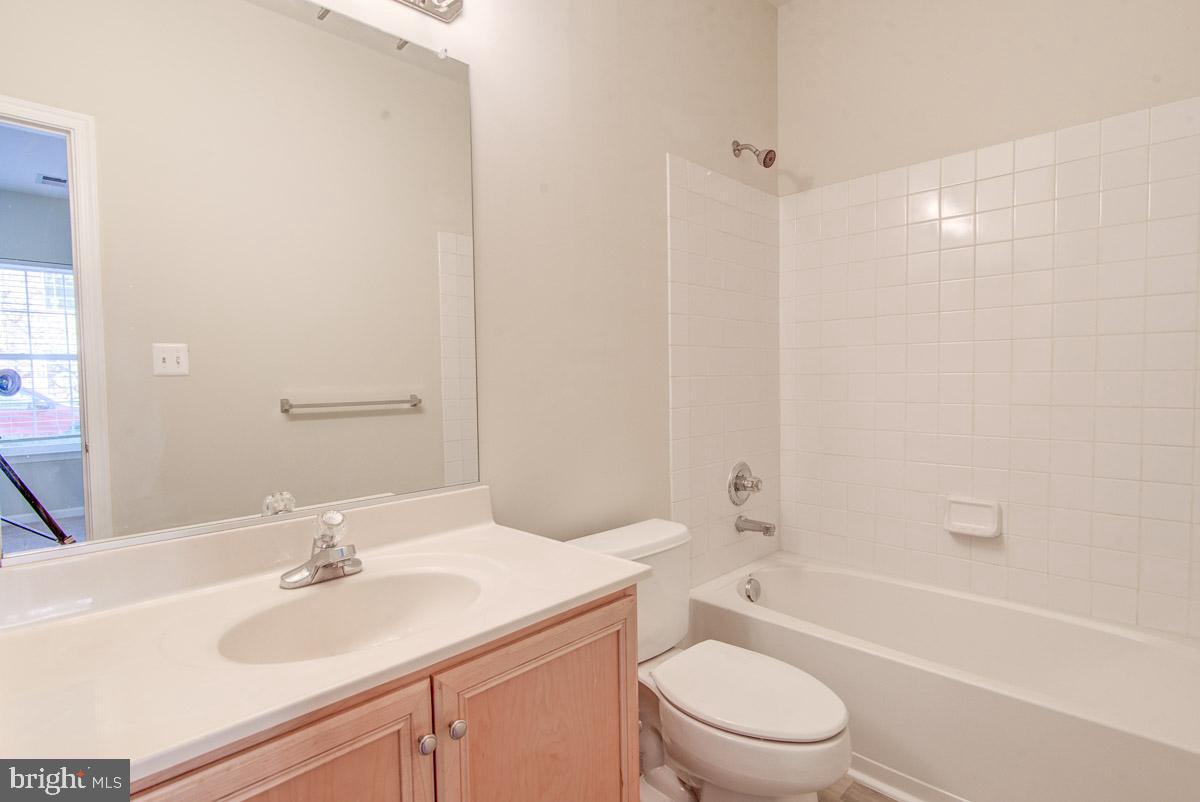 AMBERLEA AT SOUTH RIDING - Residential Lease