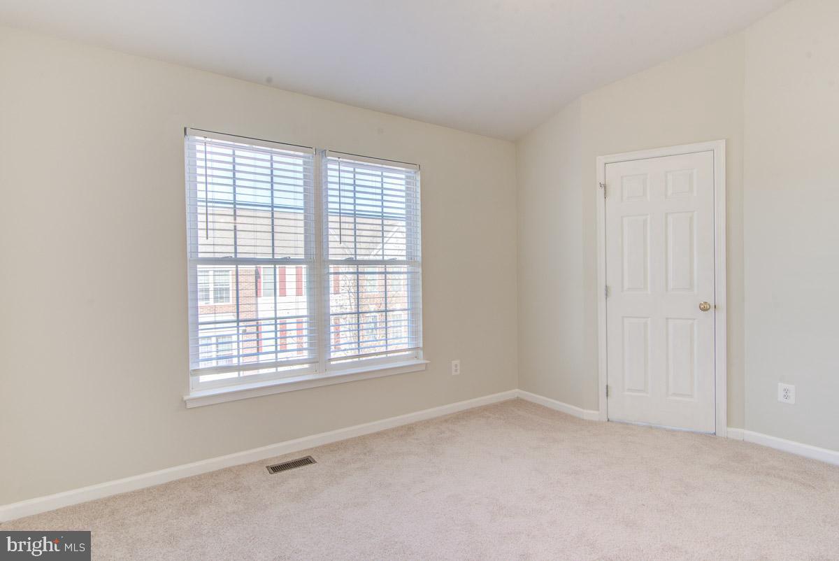 AMBERLEA AT SOUTH RIDING - Residential Lease