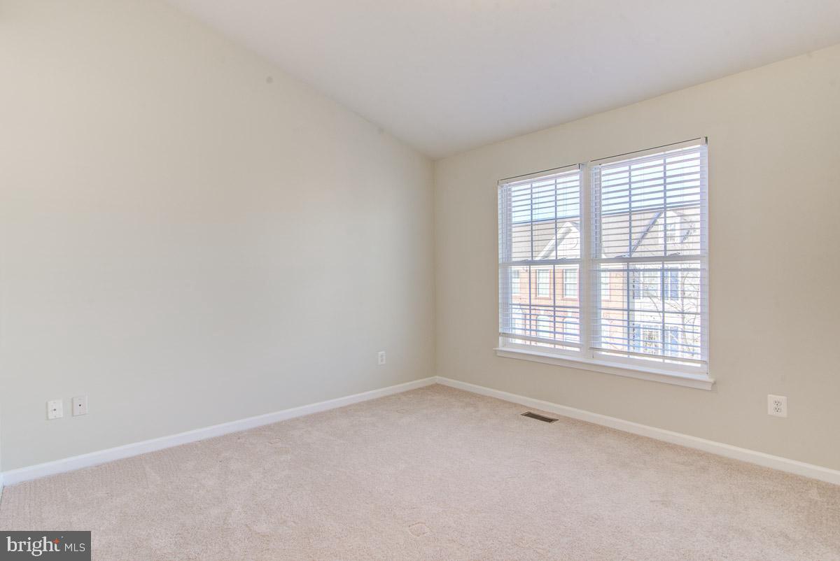 AMBERLEA AT SOUTH RIDING - Residential Lease