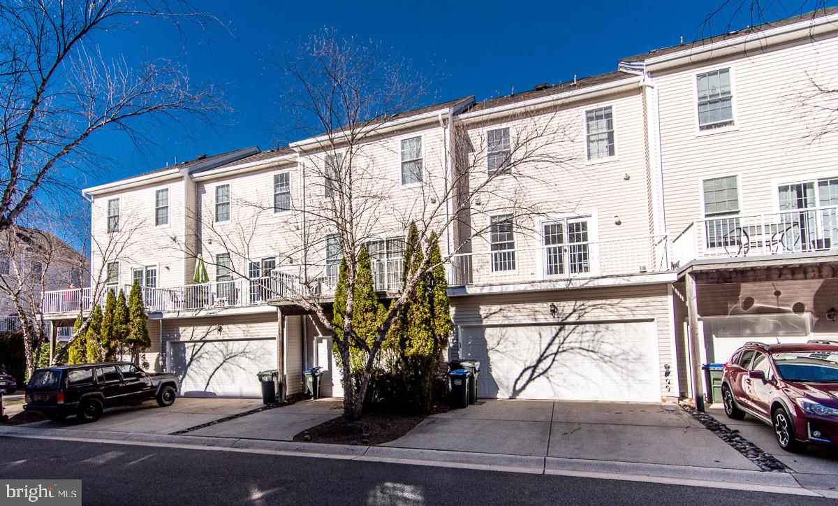 AMBERLEA AT SOUTH RIDING - Residential Lease