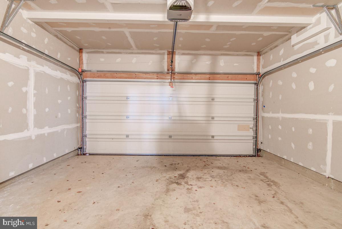 AMBERLEA AT SOUTH RIDING - Residential Lease