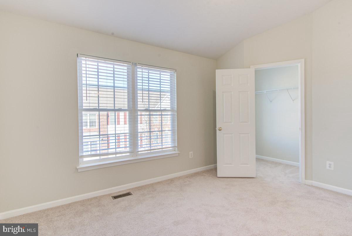 AMBERLEA AT SOUTH RIDING - Residential Lease