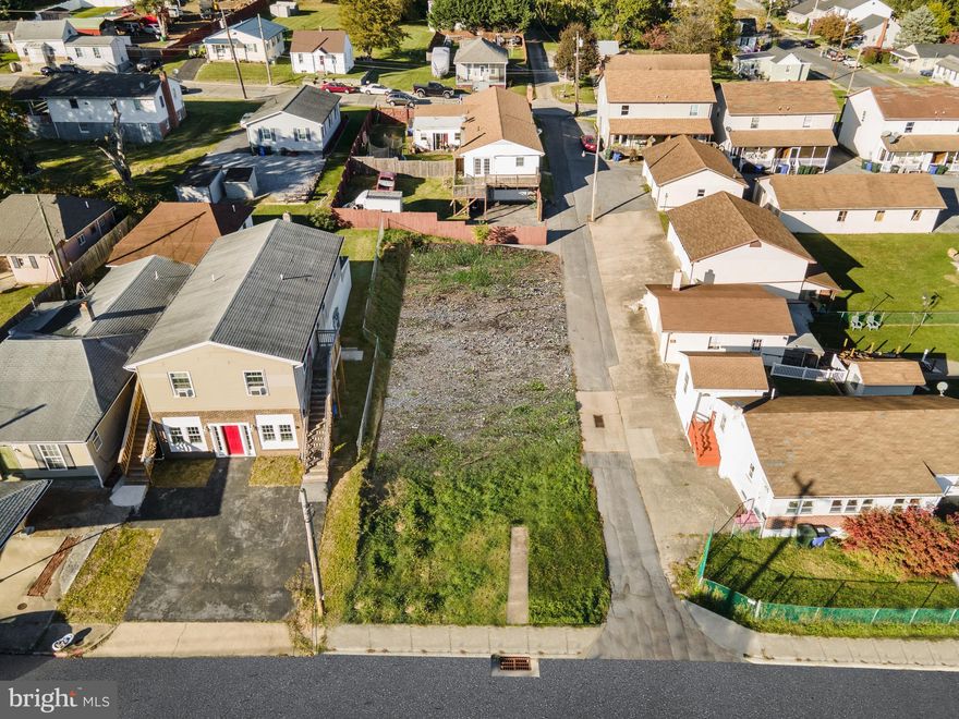RARE FIND! Ready to build 38X120 lot in great city location with water and sewer already in place. Approved for single-family or duplex PLUS a maximum 900 ft.² garage. Please confirm all information with city.