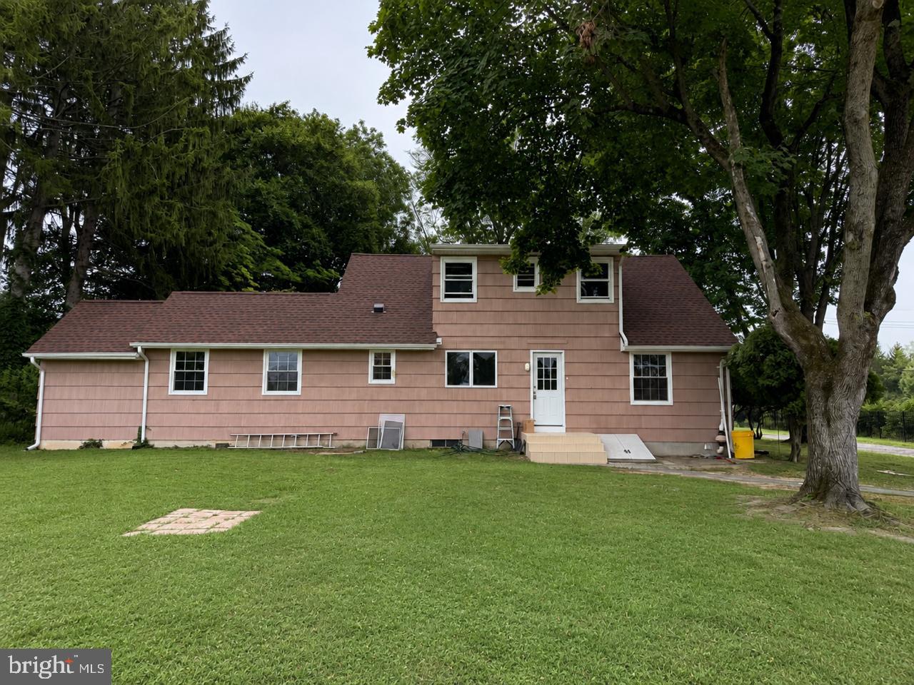 580 VILLAGE RD W
