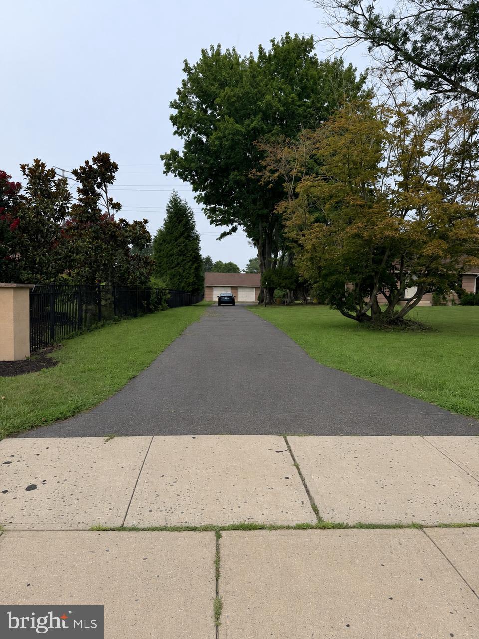 580 VILLAGE RD W