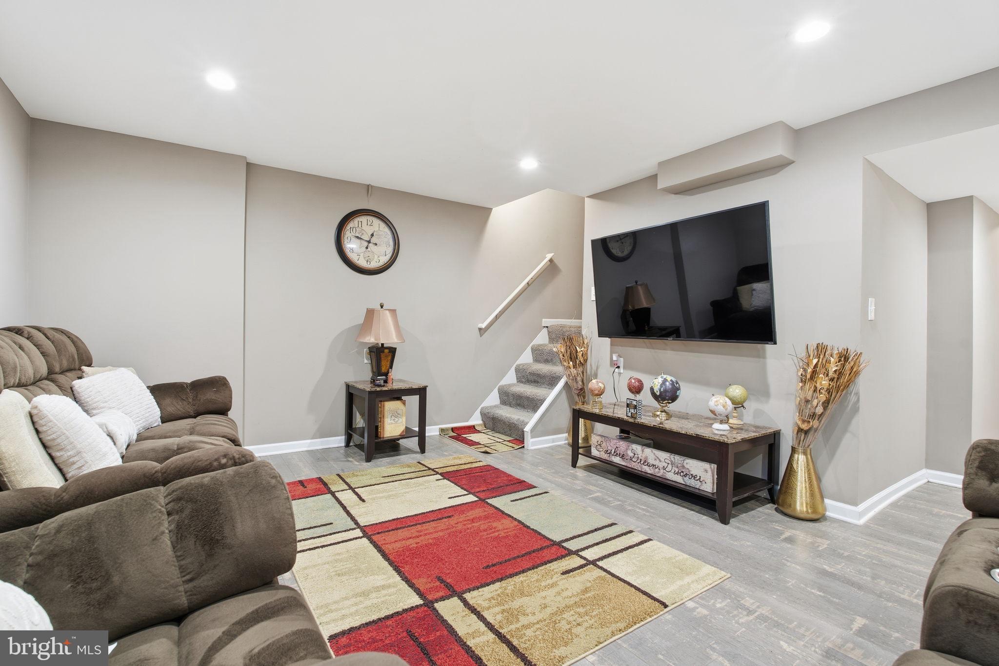 HARFORD SQUARE - Residential