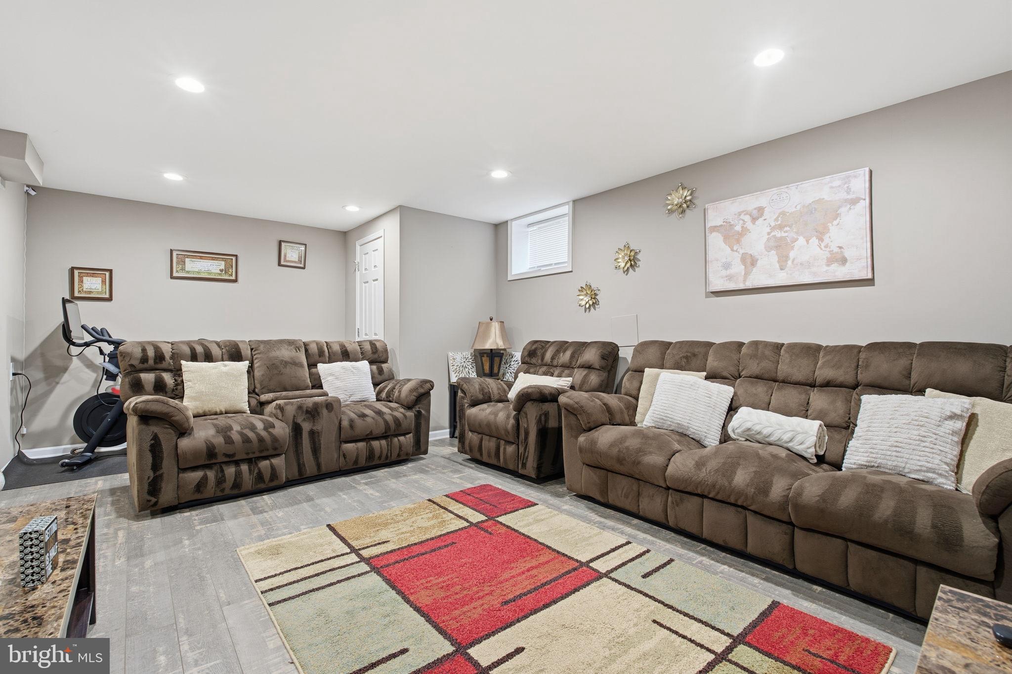 HARFORD SQUARE - Residential