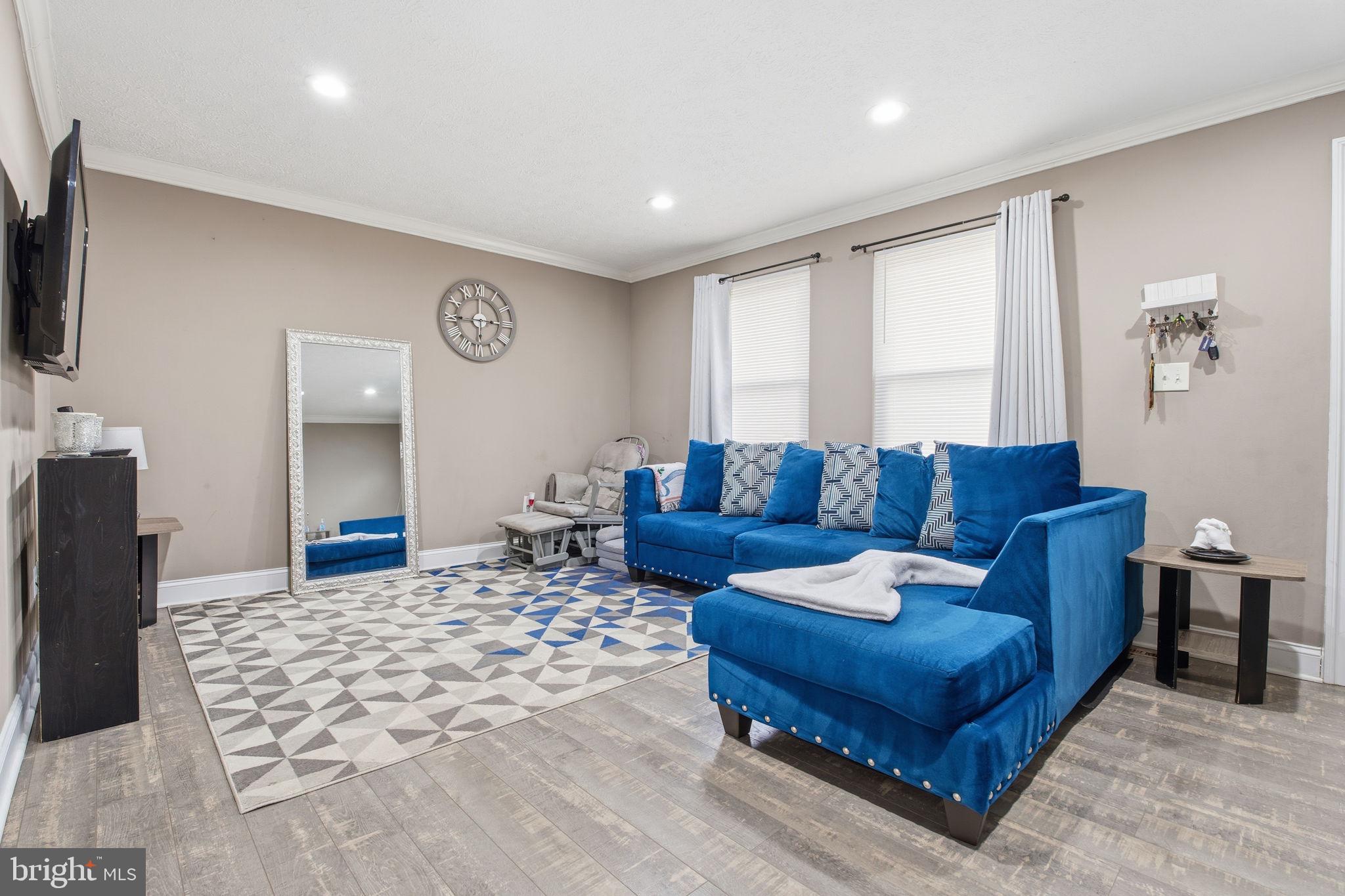 HARFORD SQUARE - Residential