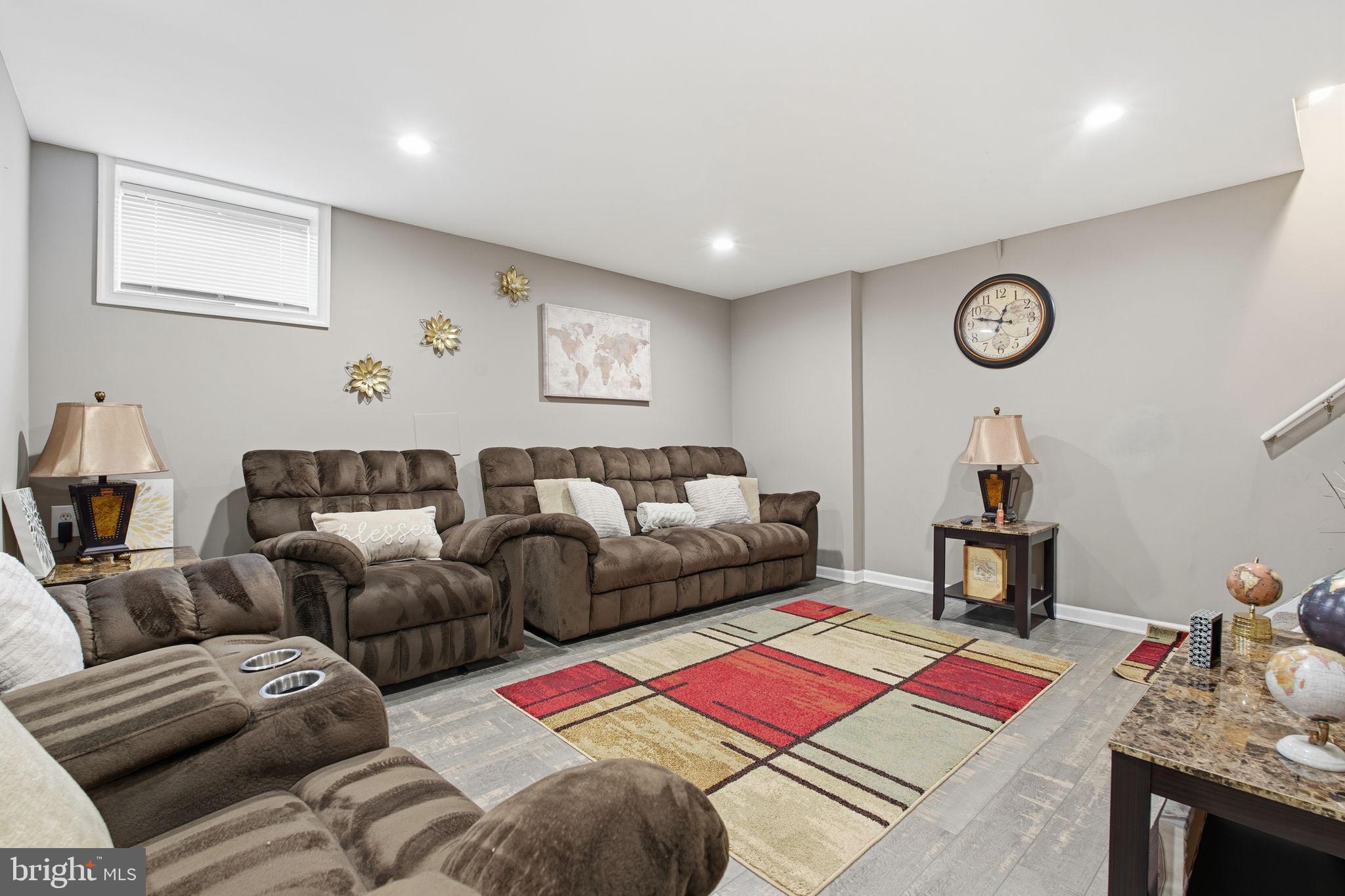 HARFORD SQUARE - Residential