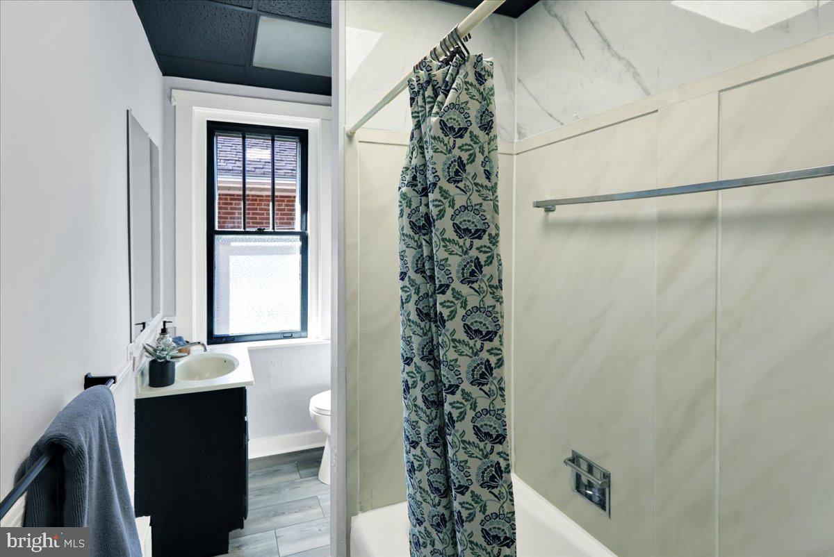 ARMSTRONG MANOR - Residential