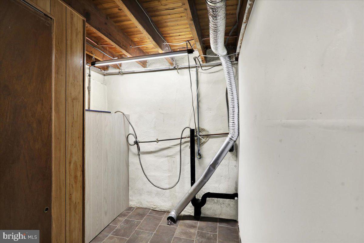 ARMSTRONG MANOR - Residential