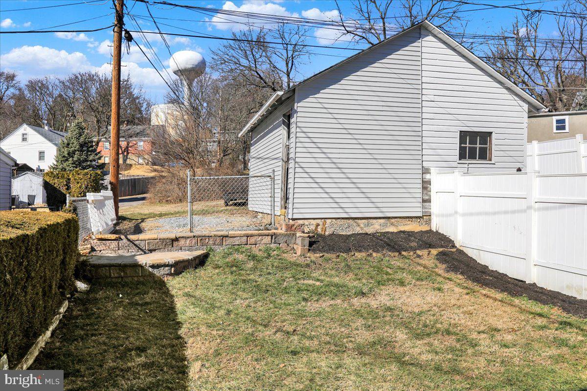 ARMSTRONG MANOR - Residential