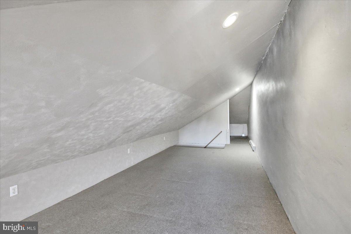 ARMSTRONG MANOR - Residential