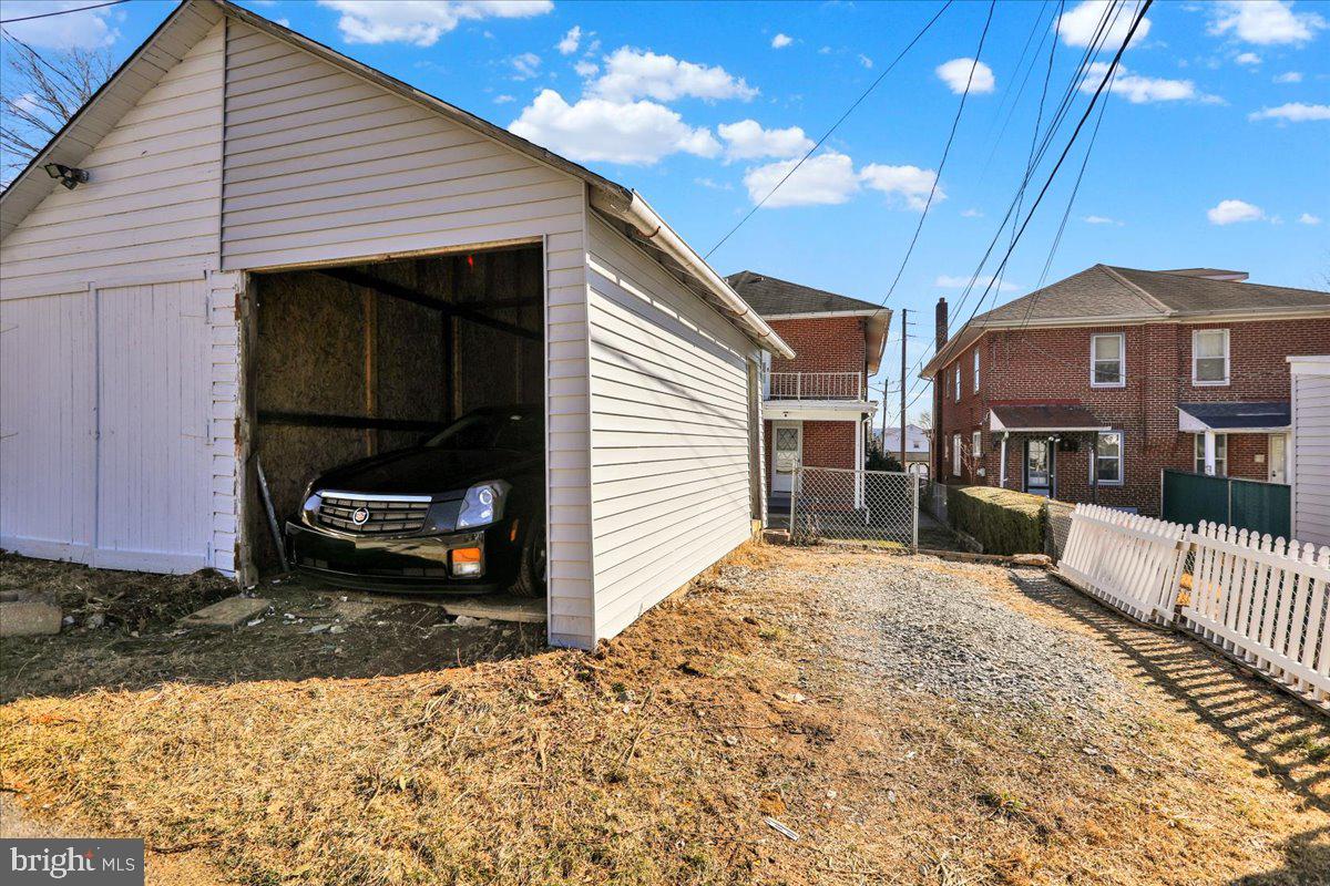 ARMSTRONG MANOR - Residential