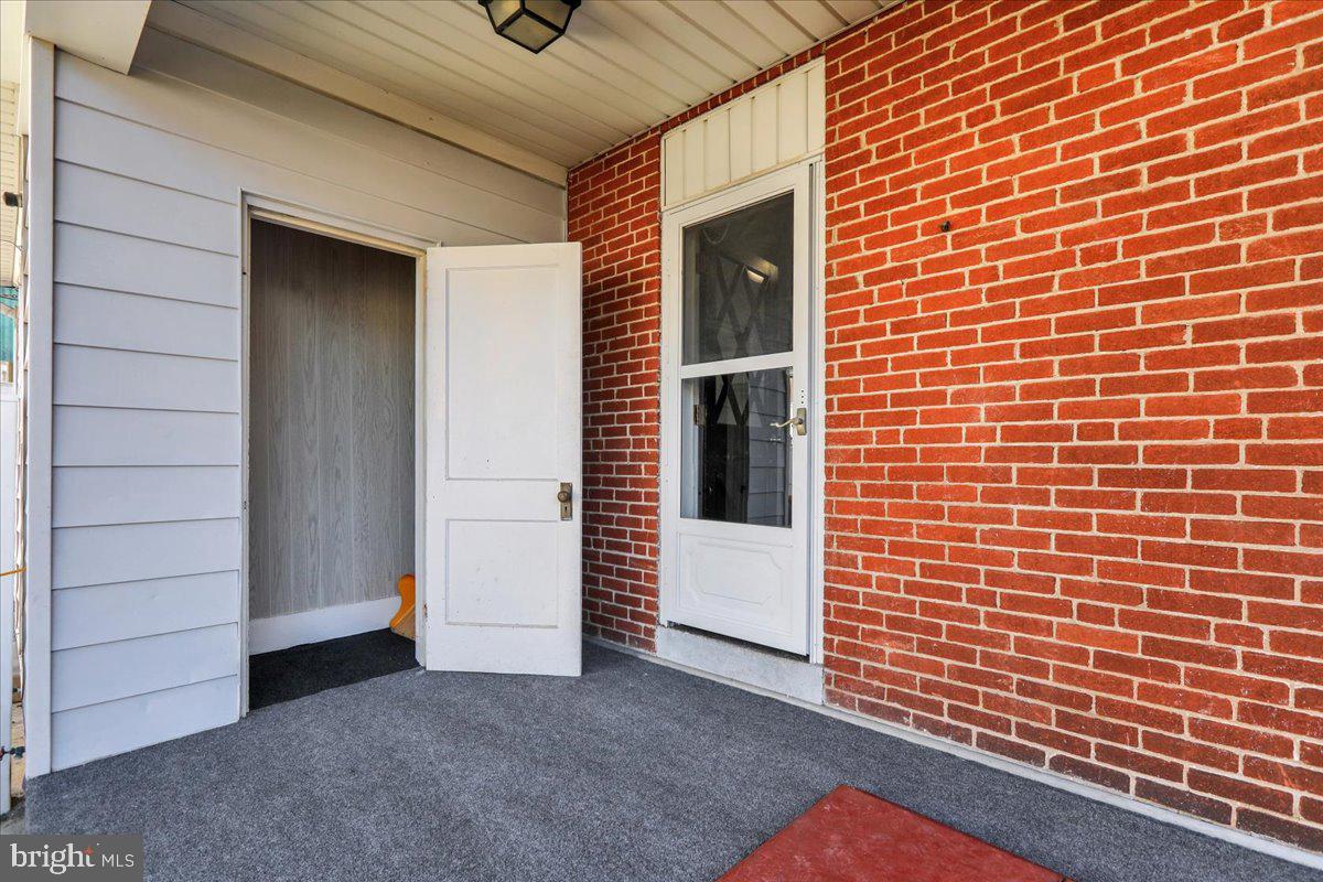 ARMSTRONG MANOR - Residential