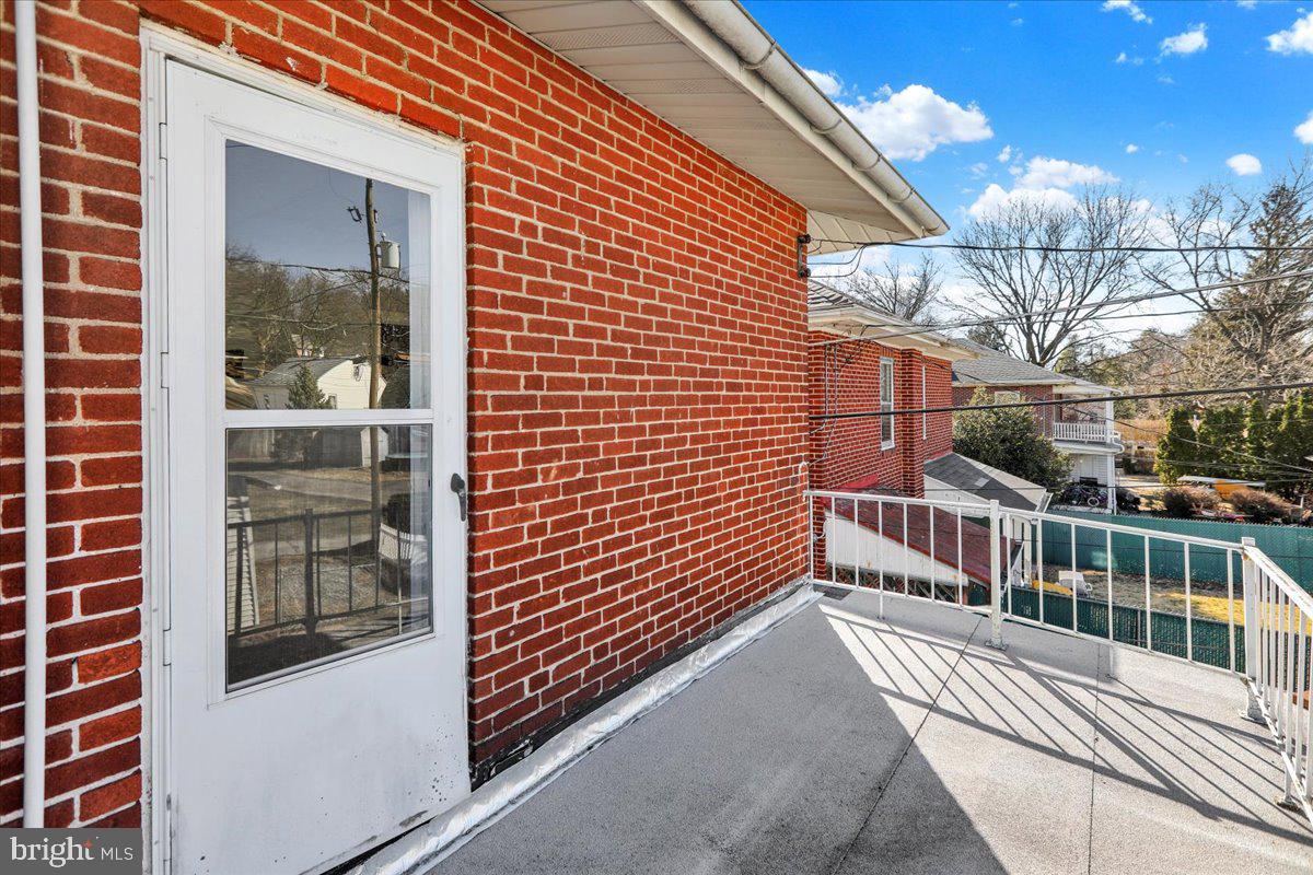 ARMSTRONG MANOR - Residential