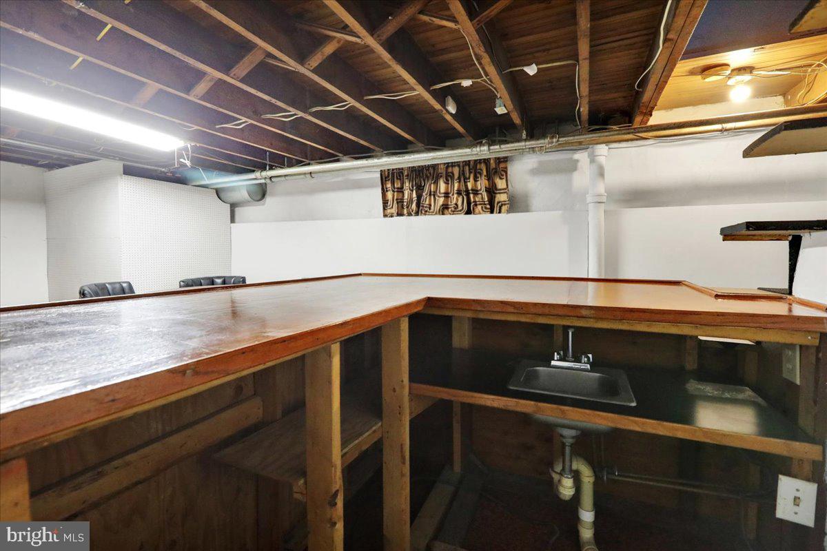 ARMSTRONG MANOR - Residential