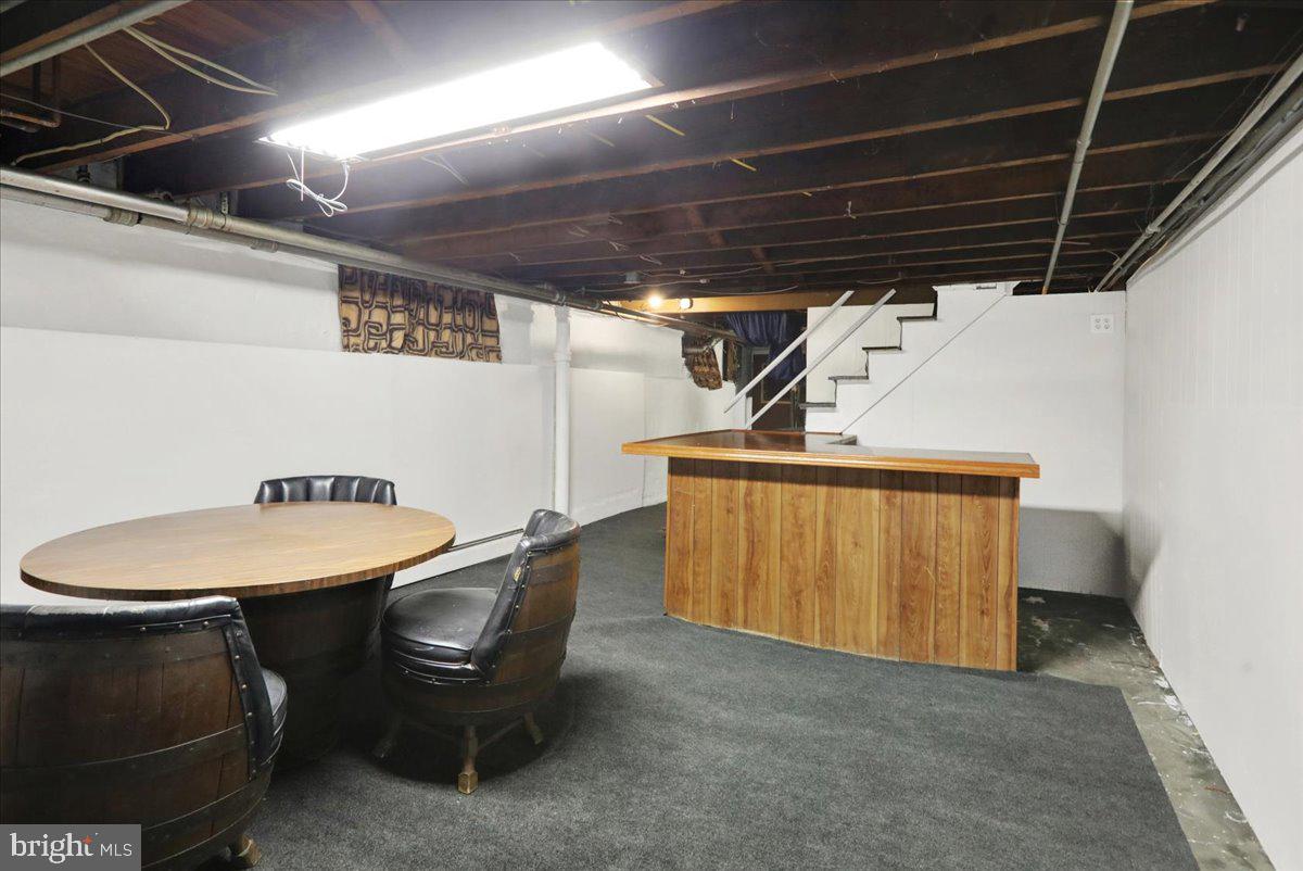 ARMSTRONG MANOR - Residential