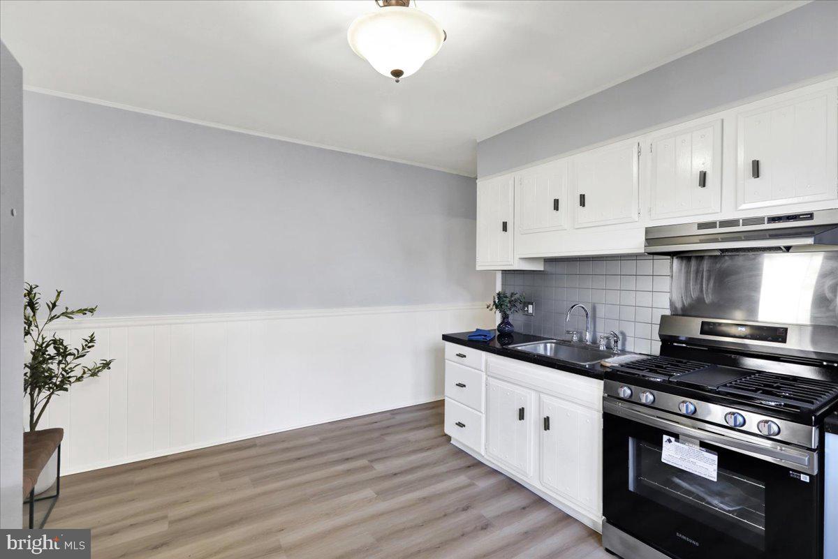 ARMSTRONG MANOR - Residential