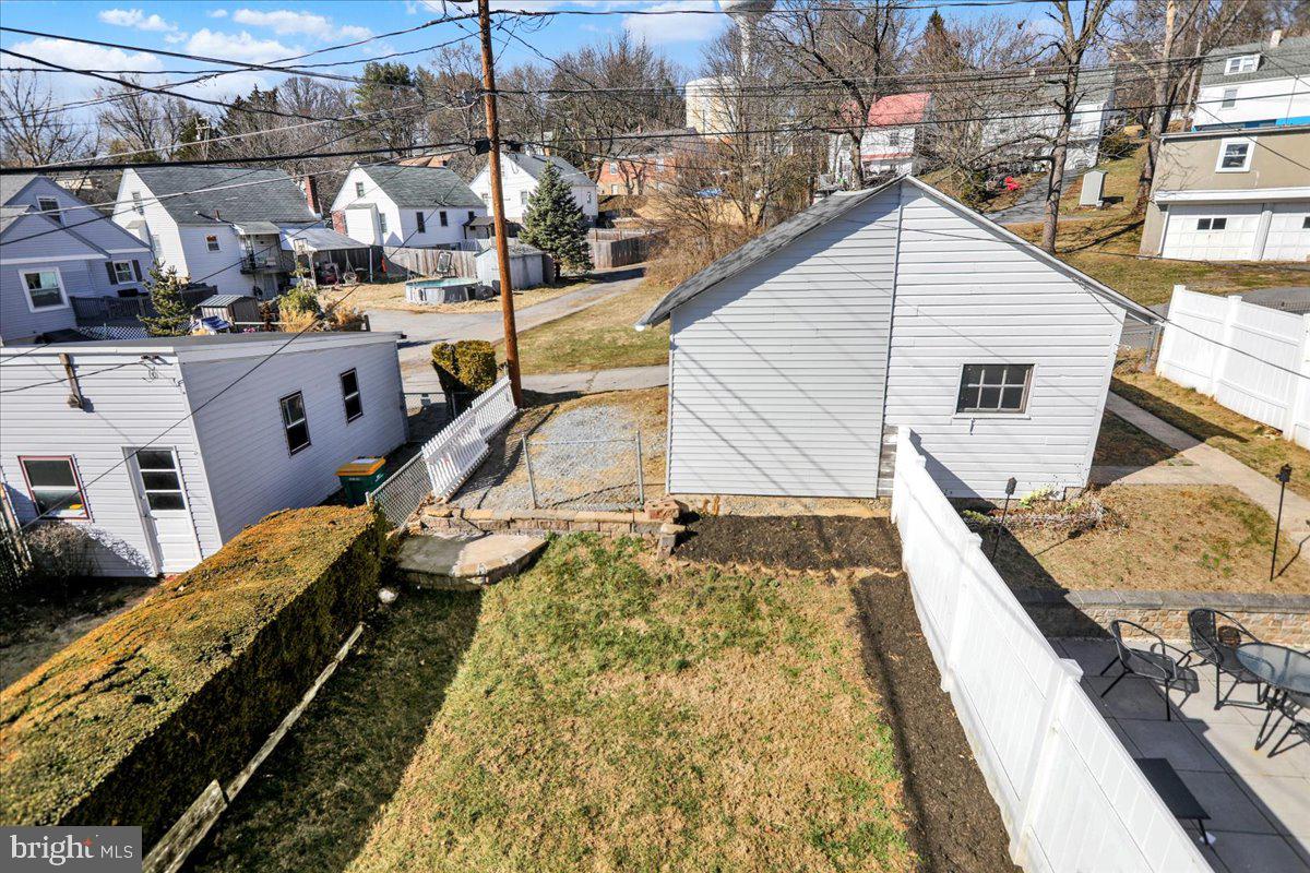 ARMSTRONG MANOR - Residential