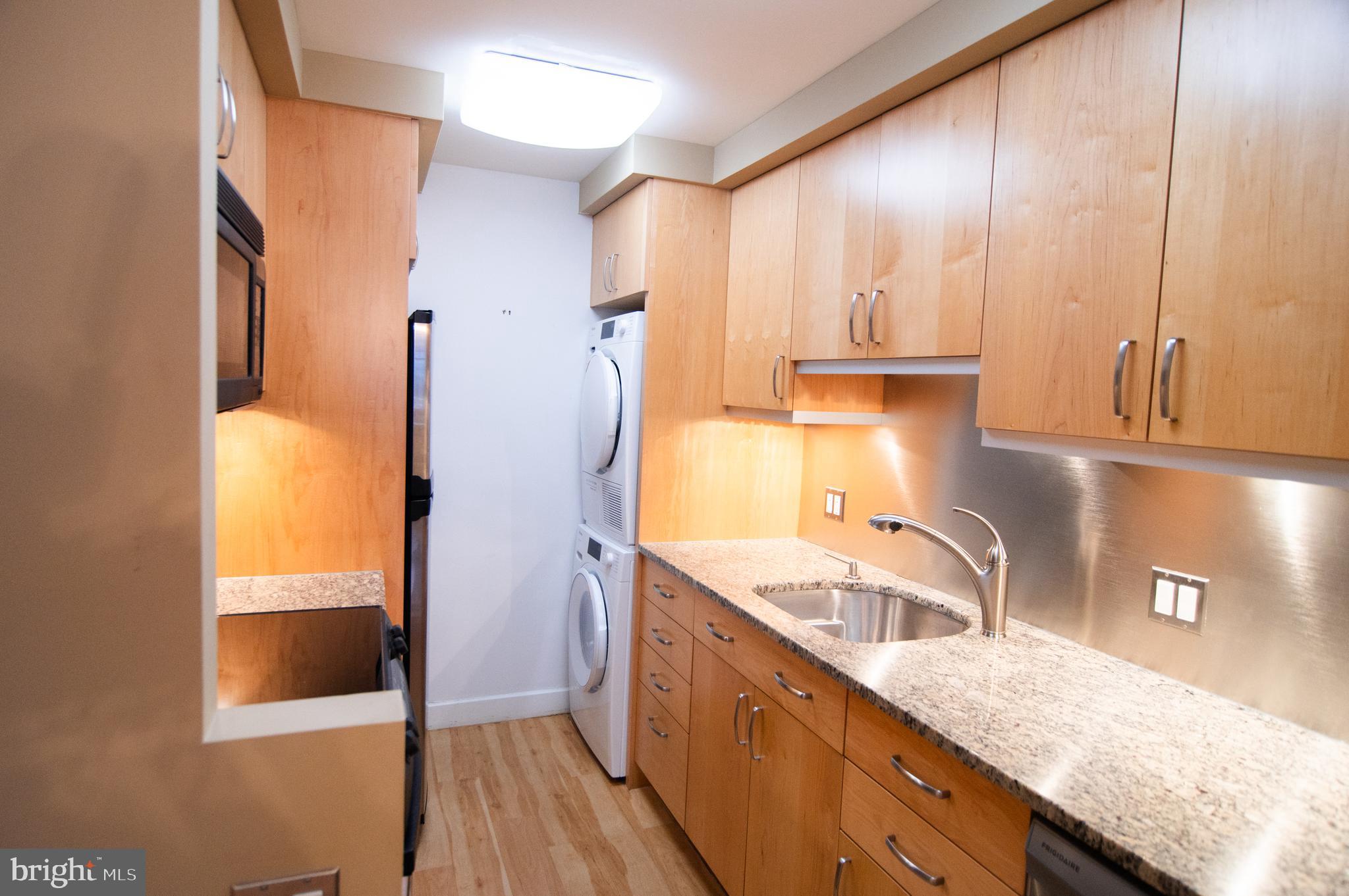 LOGAN SQUARE - Residential