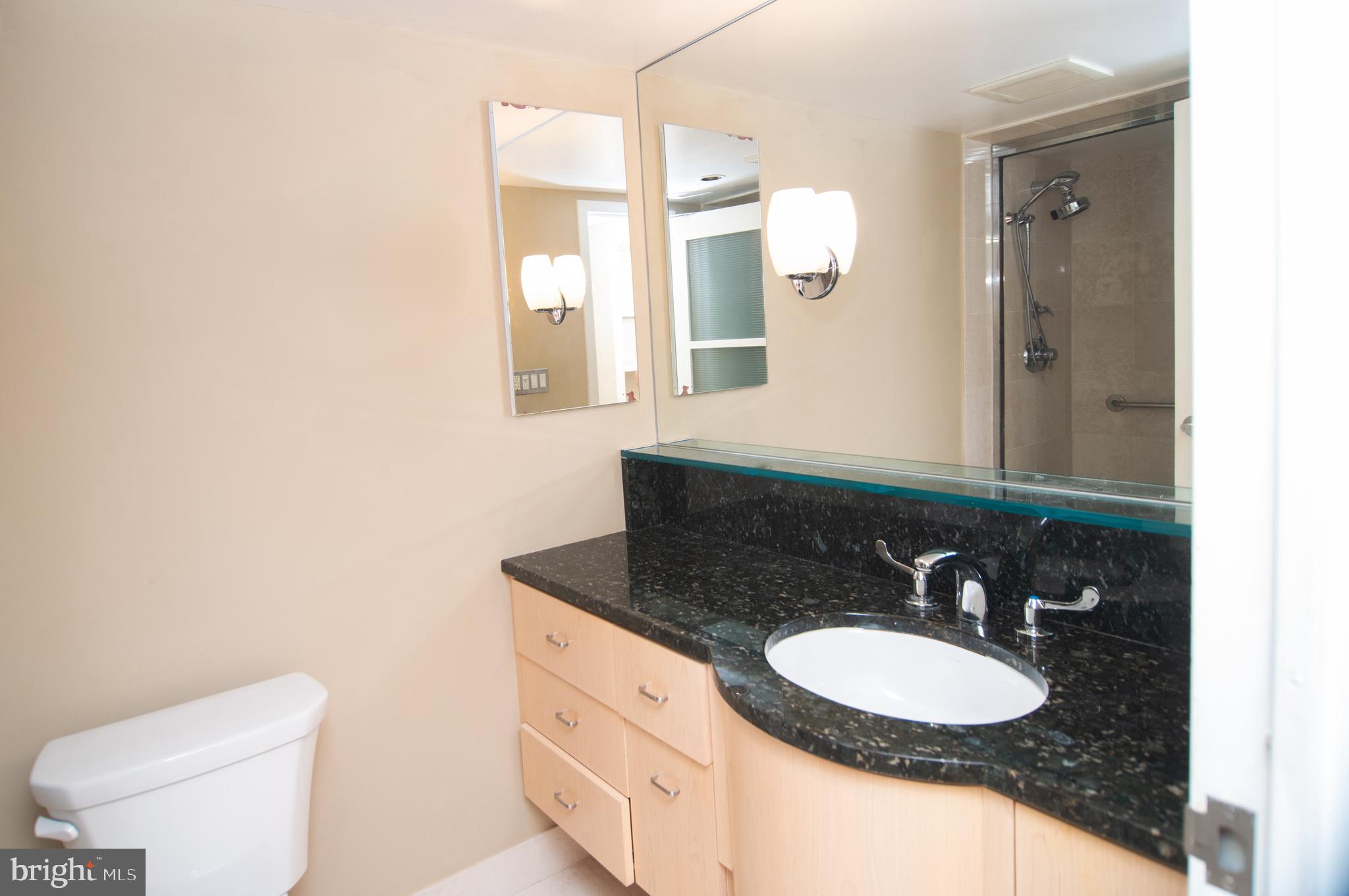 LOGAN SQUARE - Residential