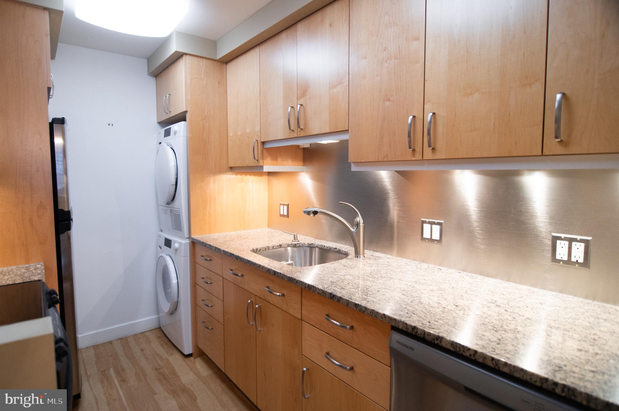 LOGAN SQUARE - Residential