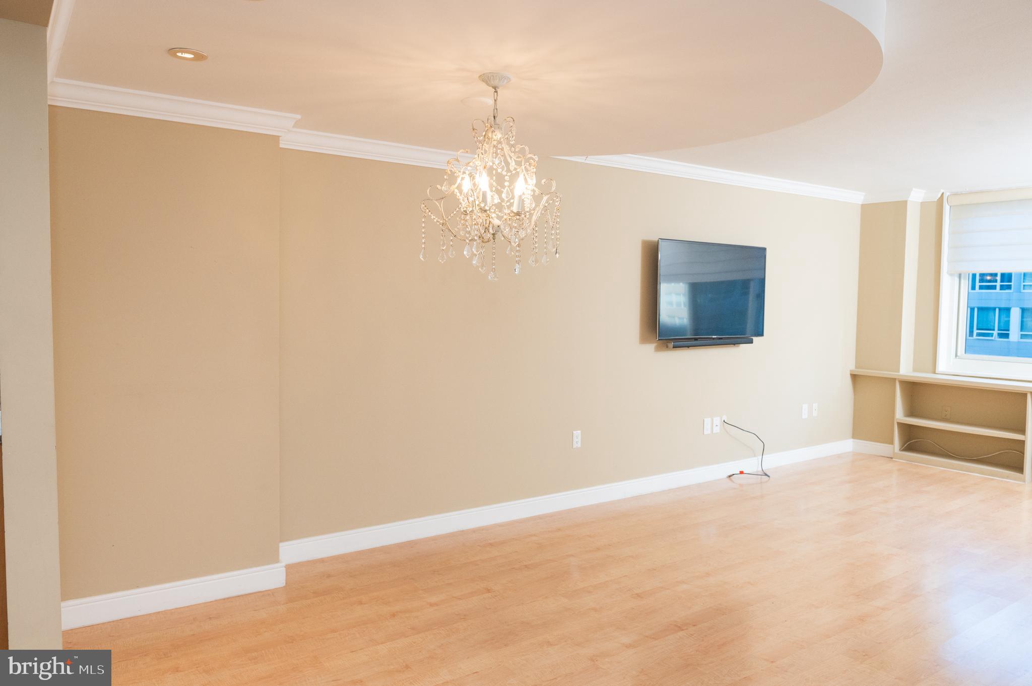 LOGAN SQUARE - Residential