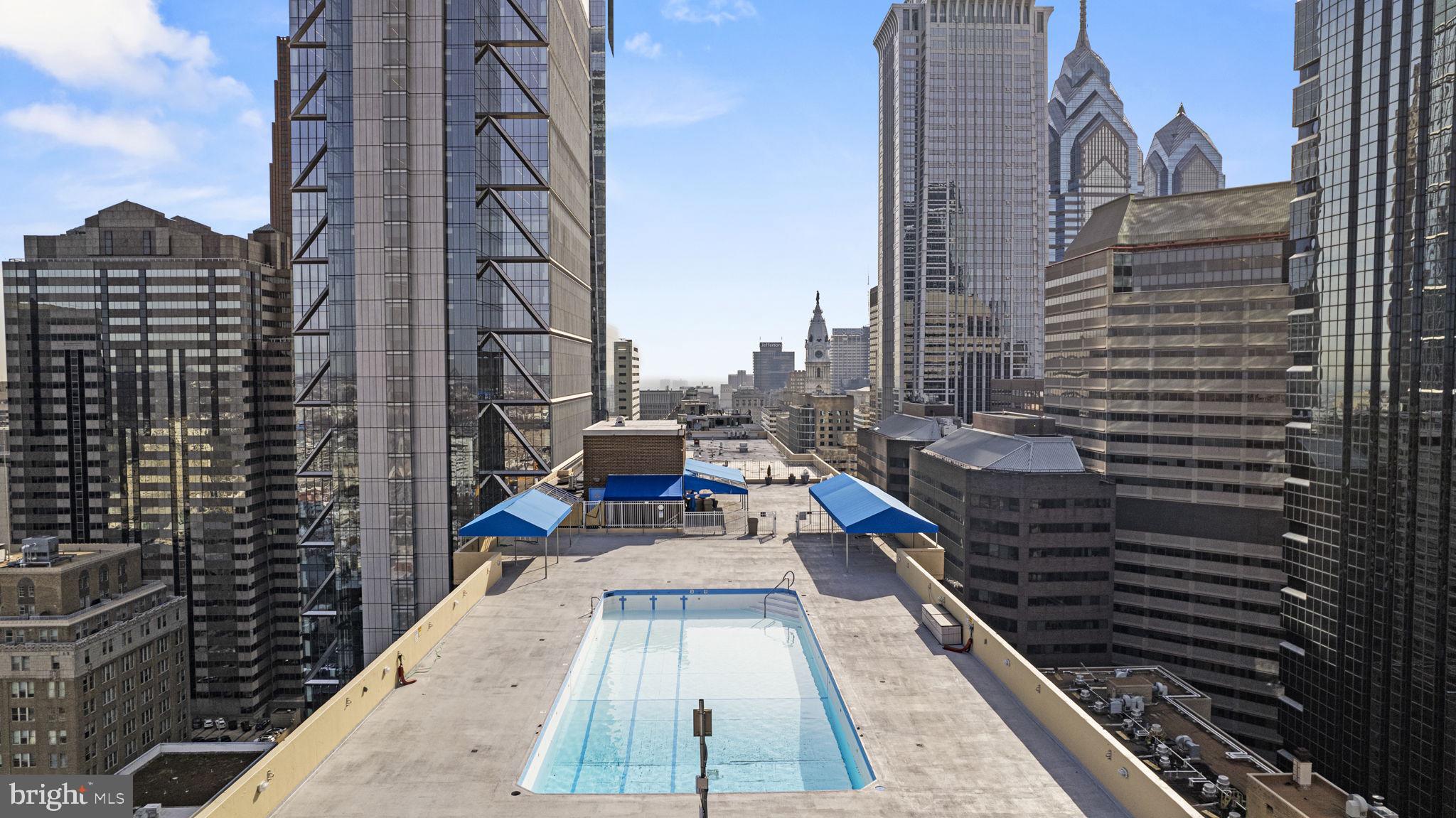 LOGAN SQUARE - Residential