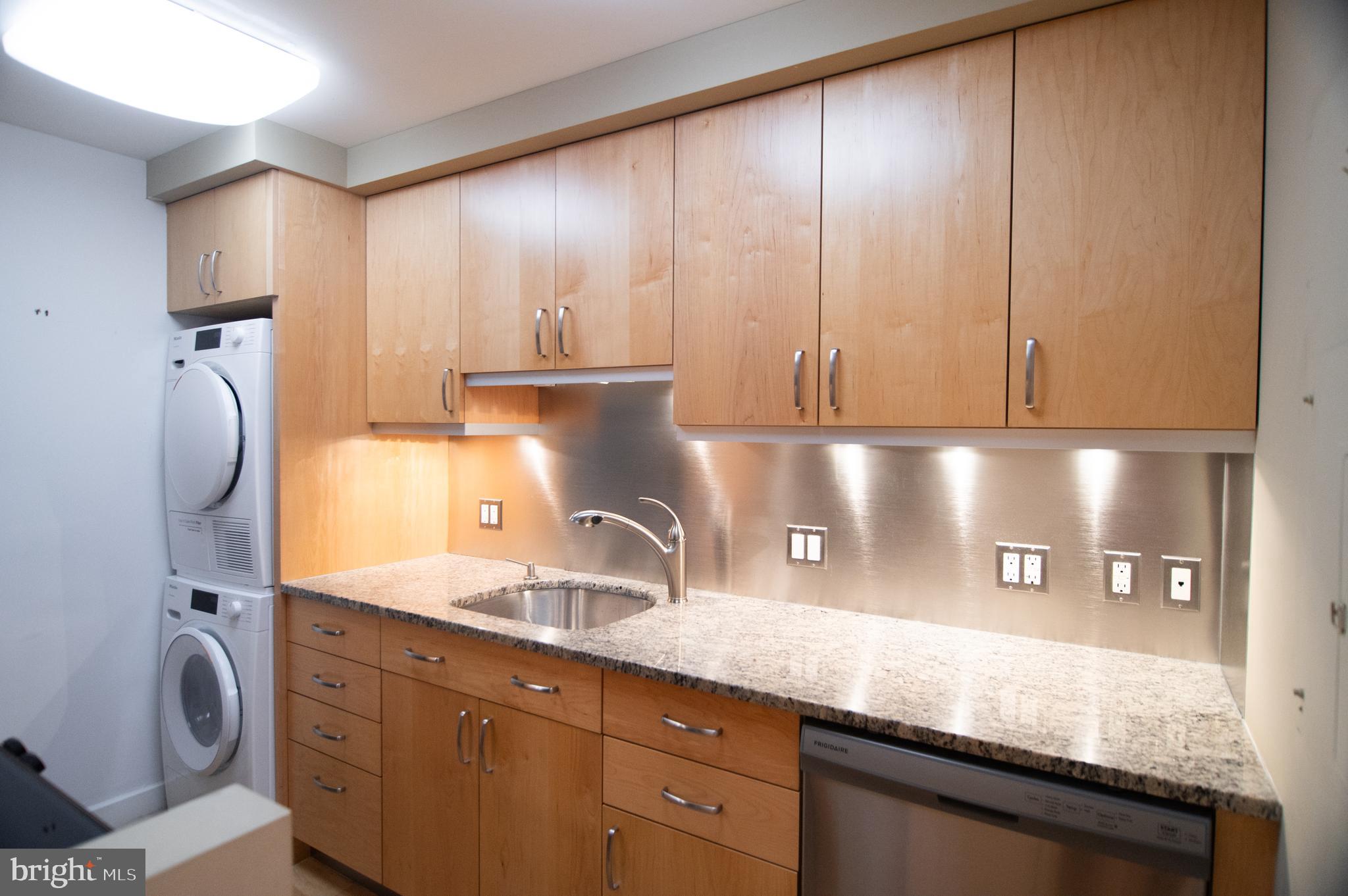 LOGAN SQUARE - Residential