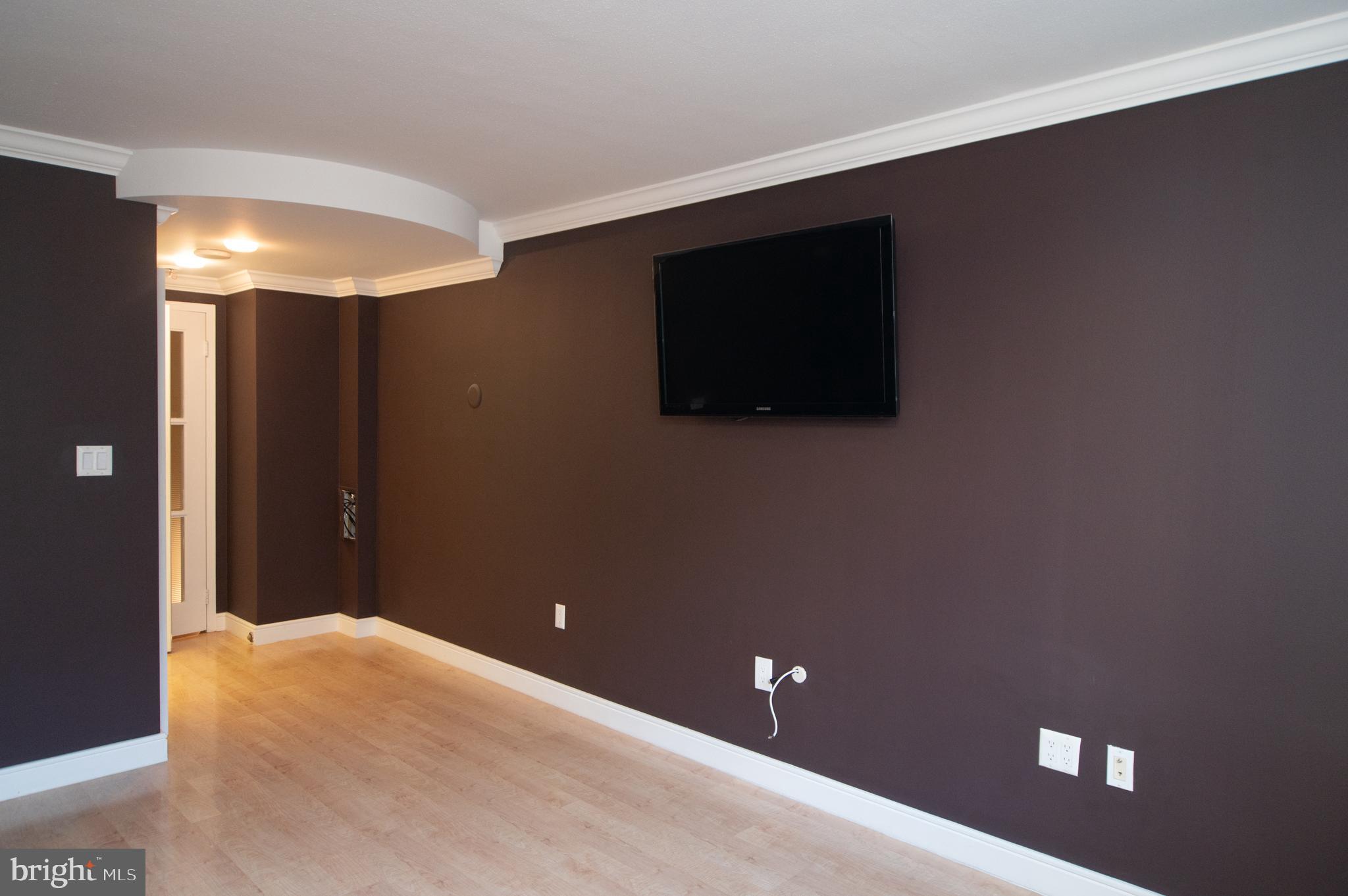 LOGAN SQUARE - Residential