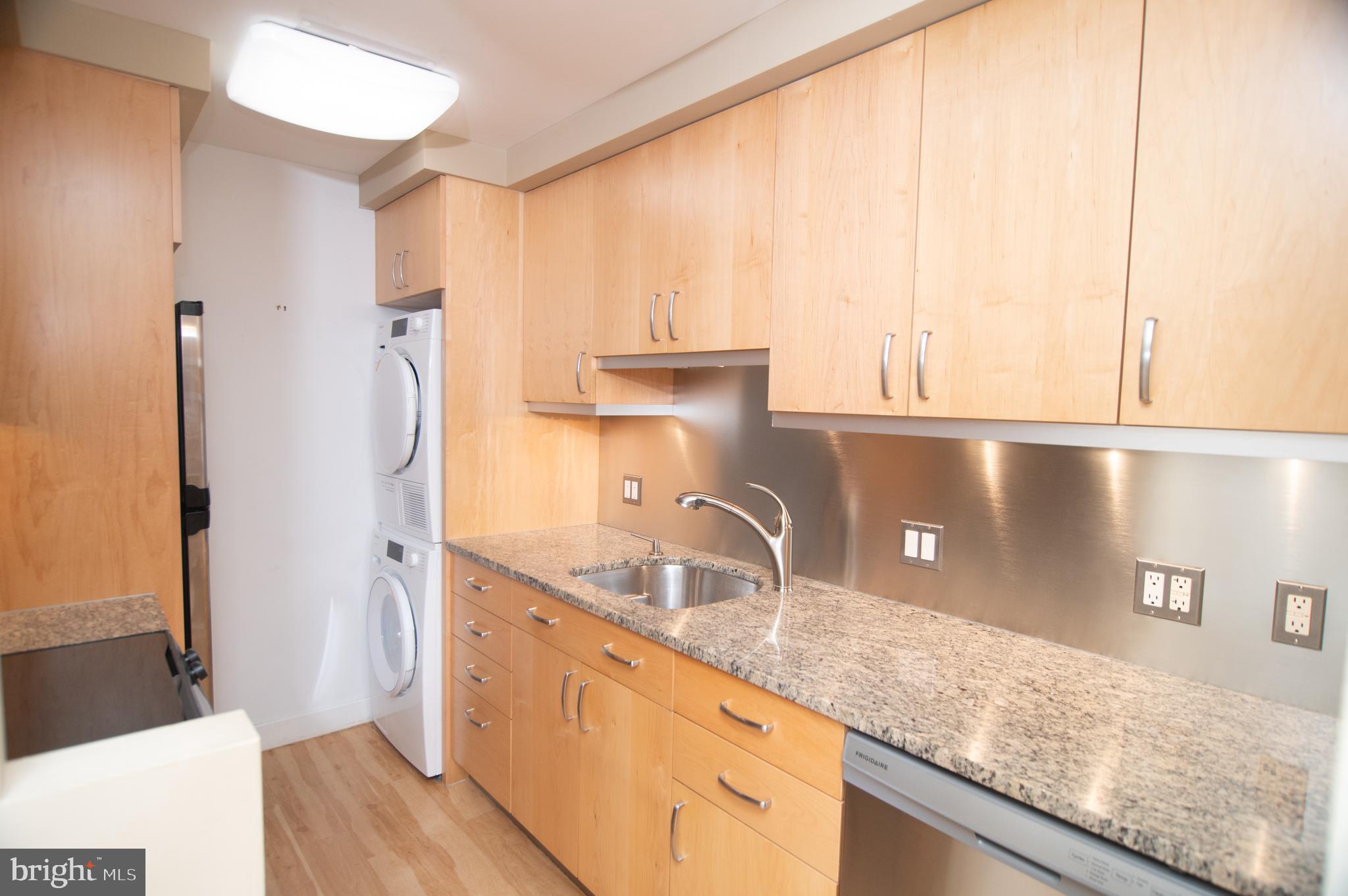 LOGAN SQUARE - Residential