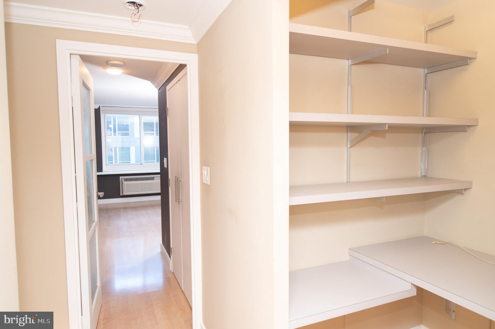 LOGAN SQUARE - Residential