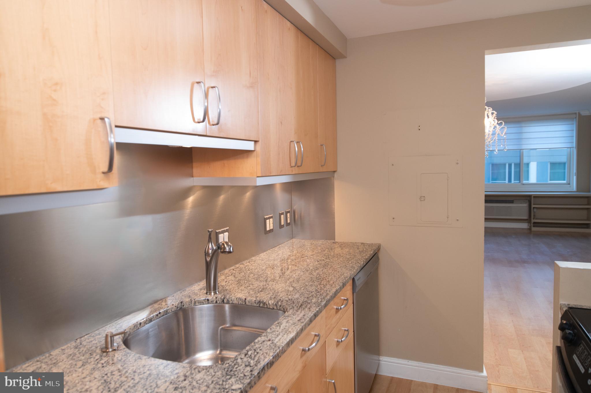 LOGAN SQUARE - Residential