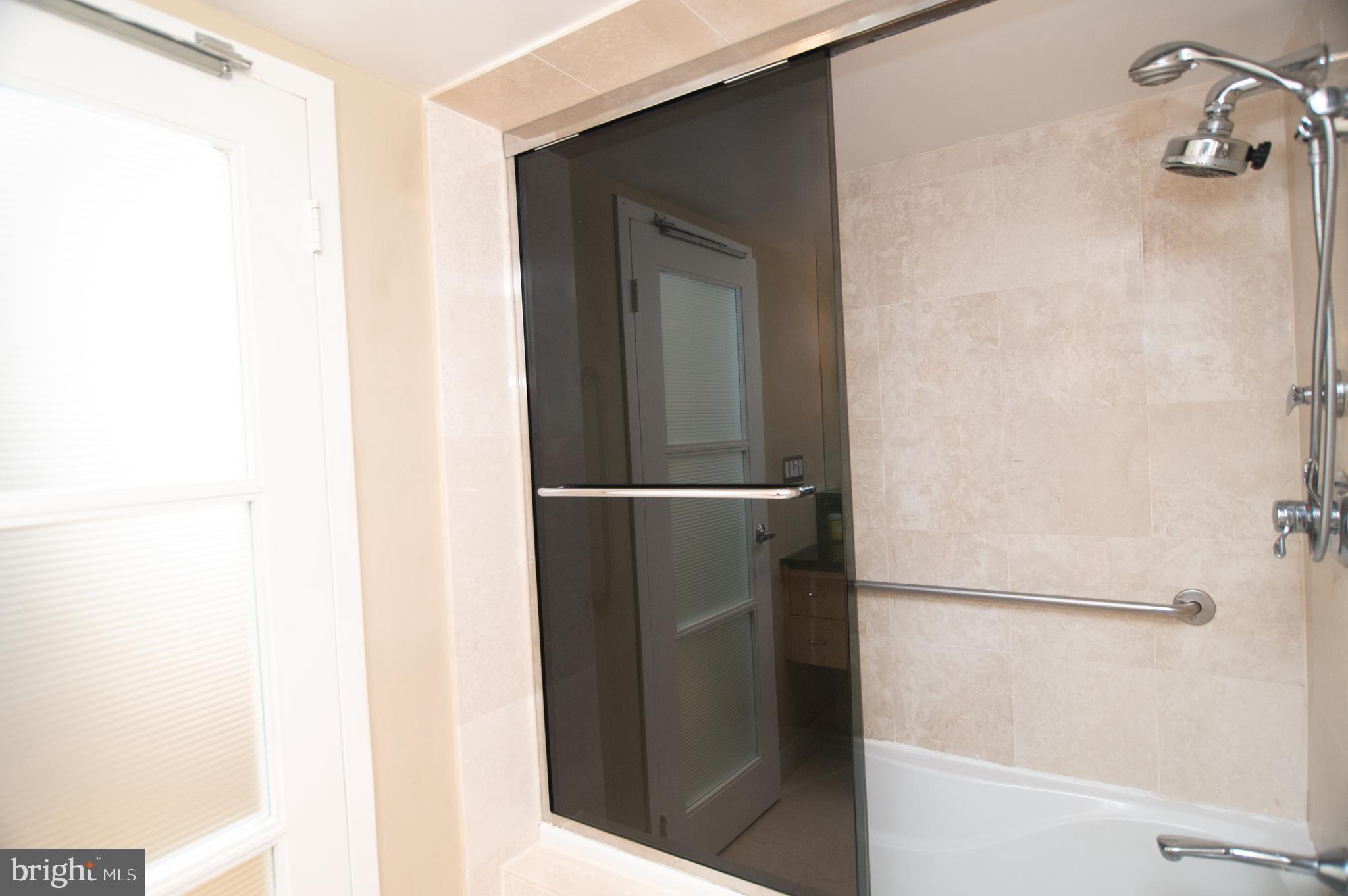 LOGAN SQUARE - Residential