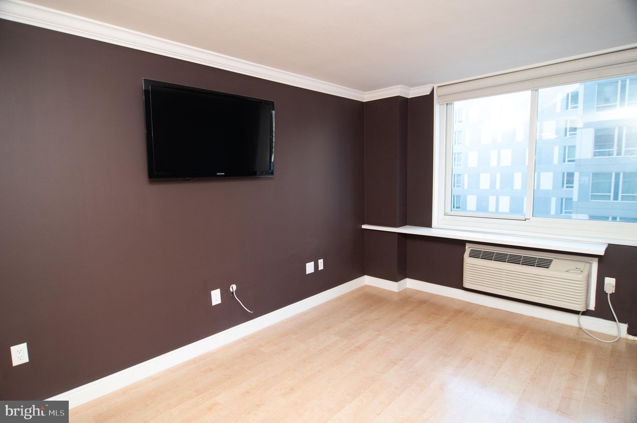 LOGAN SQUARE - Residential