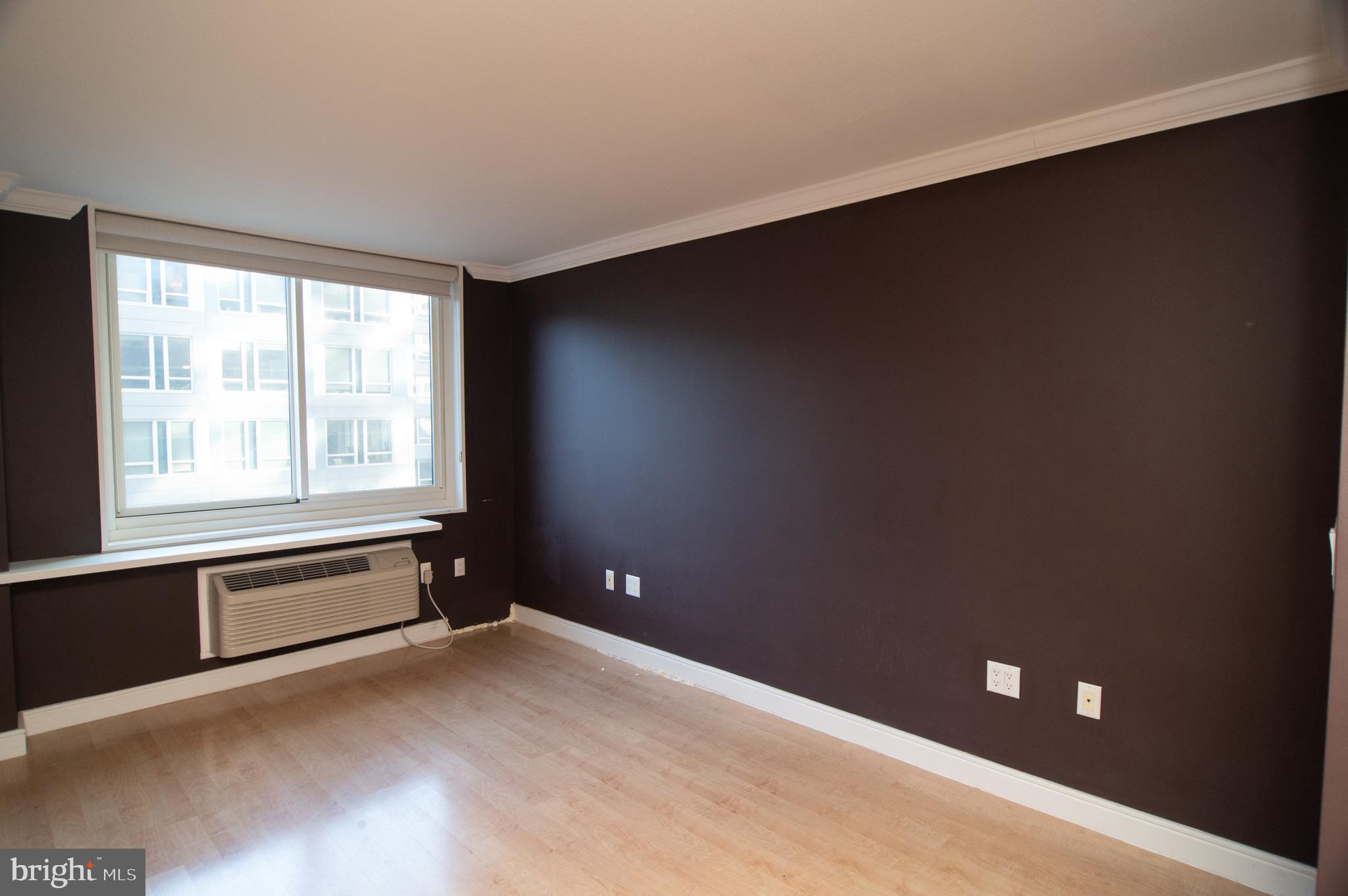 LOGAN SQUARE - Residential