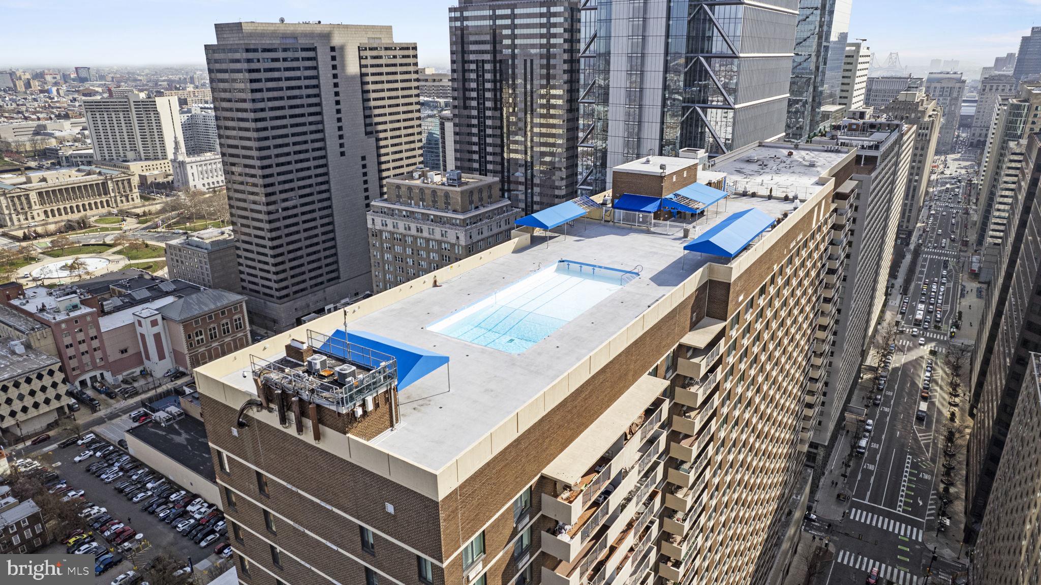 LOGAN SQUARE - Residential