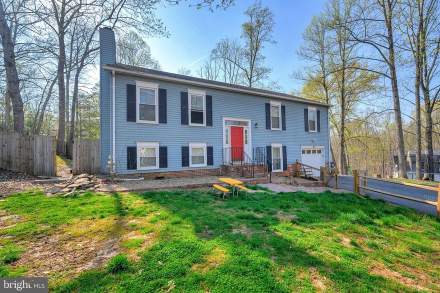 Move-in ready 4 bedrooms 3 bathrooms Split level home, located in North Stafford. Excellent maintained private pool and backyard. Perfectly Located in Amenity Filled Aquia Harbour Just Blocks from Marina, Fishing Pier, Pool, Dog Park, Stables, Tennis, Basketball, Walking Trails, Community Garden and Just Seconds from the Front Gate w/Quick Access to 95, Quantico & Shopping! ***Showings on 4/9, 4/10, 4/11 & Until 6 PM on 4/12, Offers Due 4/12 for Review and Response on 4/13***Open House on 04/10 at 1-3 pm.