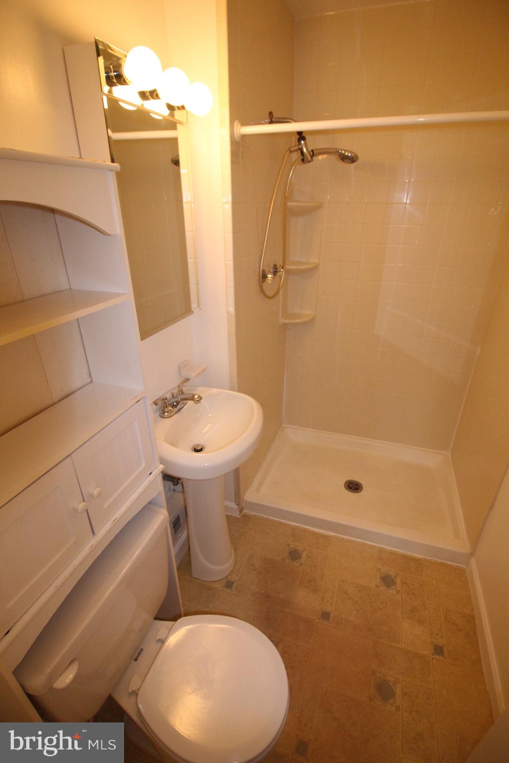 KEENE MILL WOODS - Residential Lease