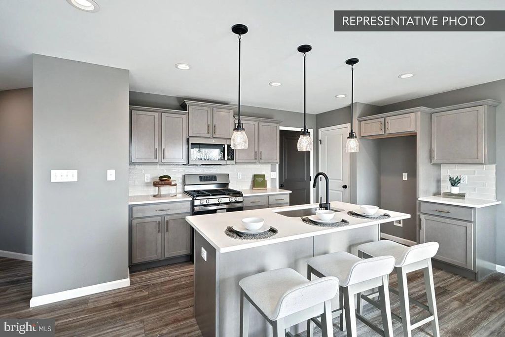 Photo of 733 Fawn Way #LOT 28, PENNSBURG, PA 18073 (MLS # PAMC2163312)